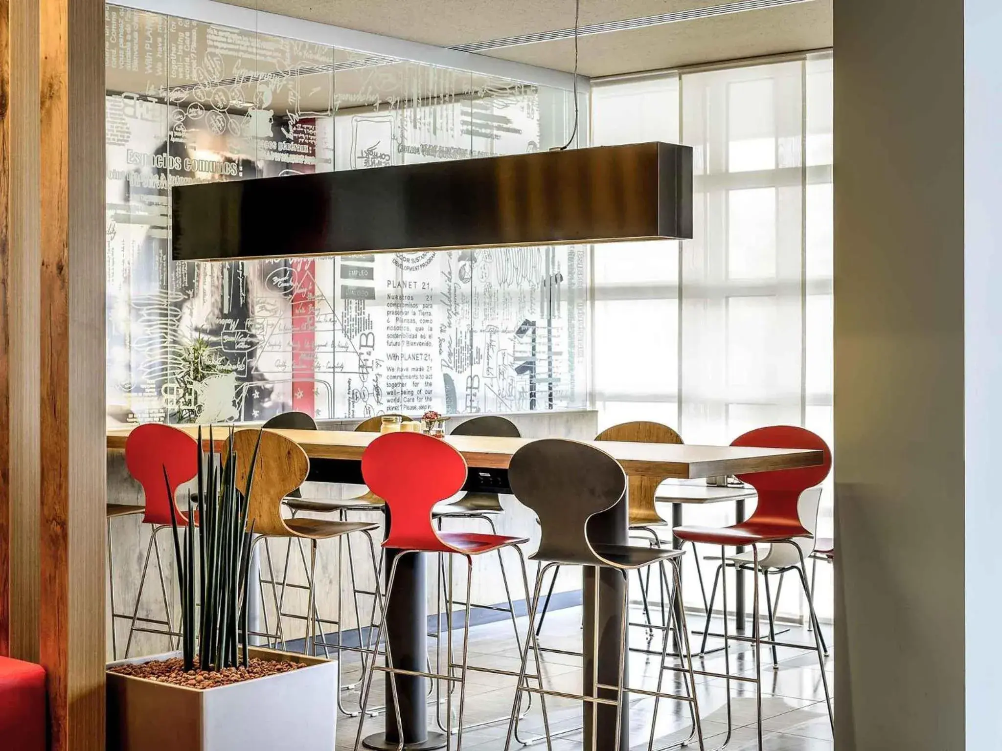 Lounge or bar in ibis Nürnberg City am Plärrer Lounge or bar in ibis Nürnberg City am Plärrer