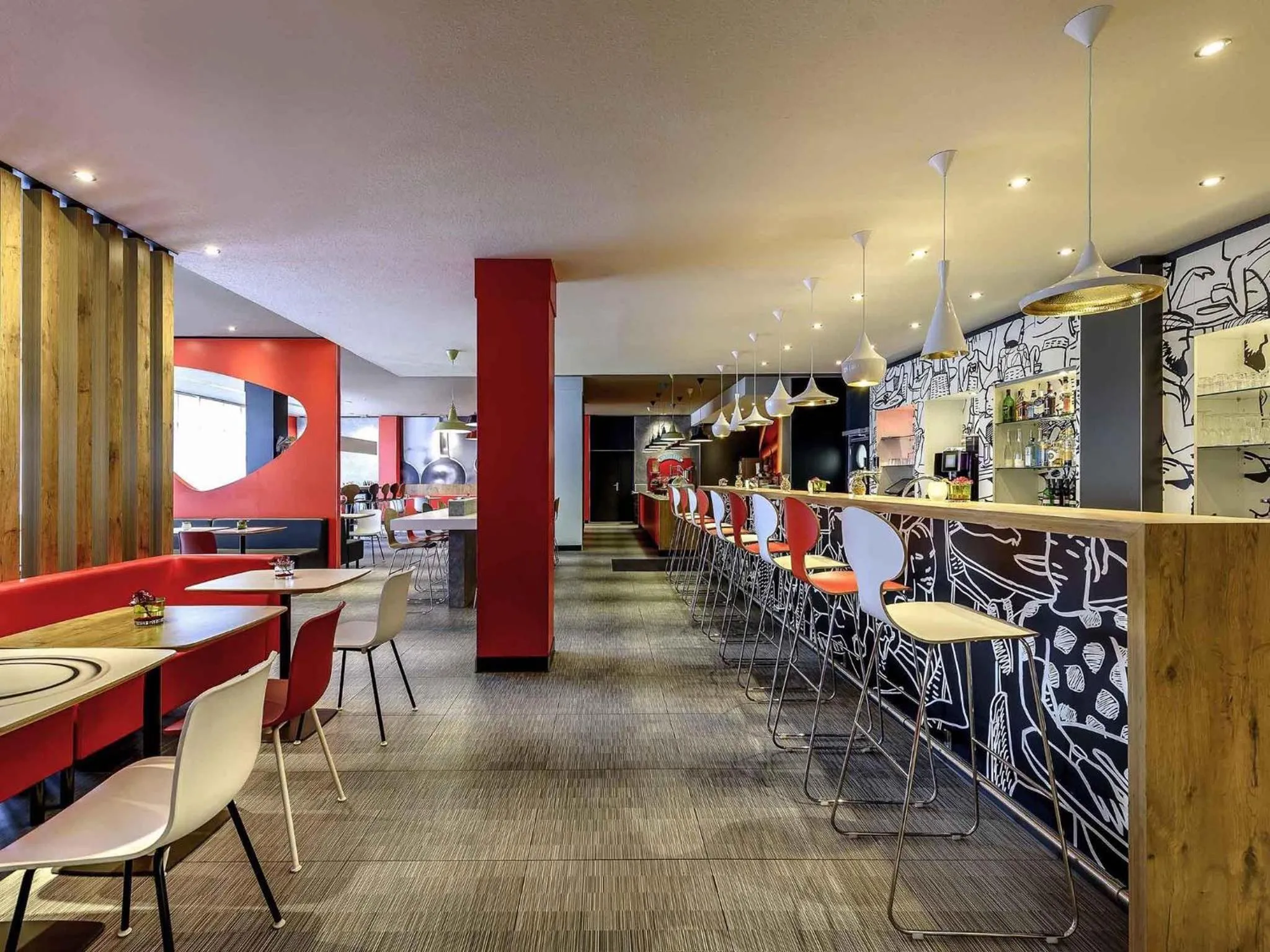 Lounge or bar in ibis Nürnberg City am Plärrer