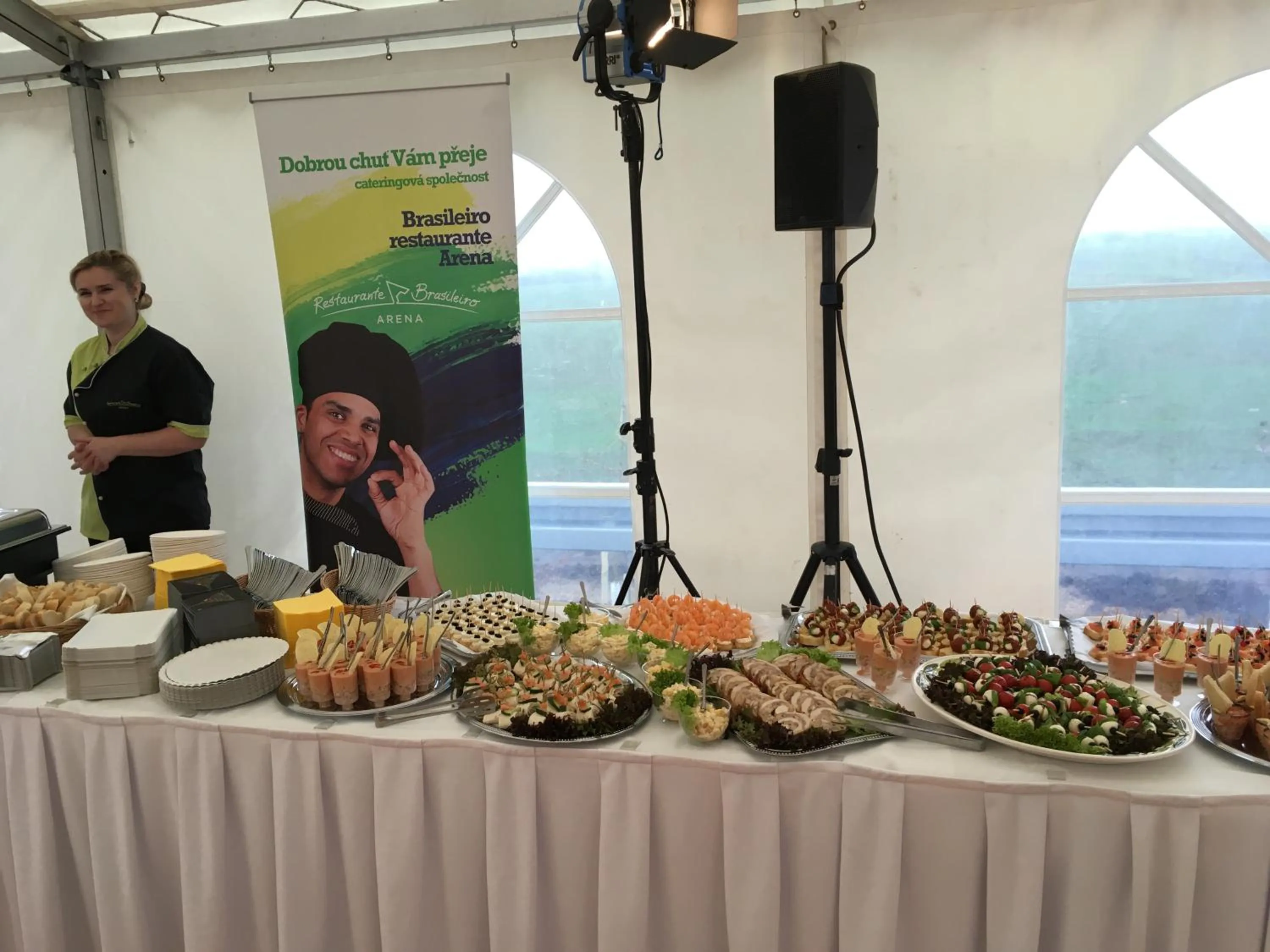 Restaurant/places to eat in Hotel Arena