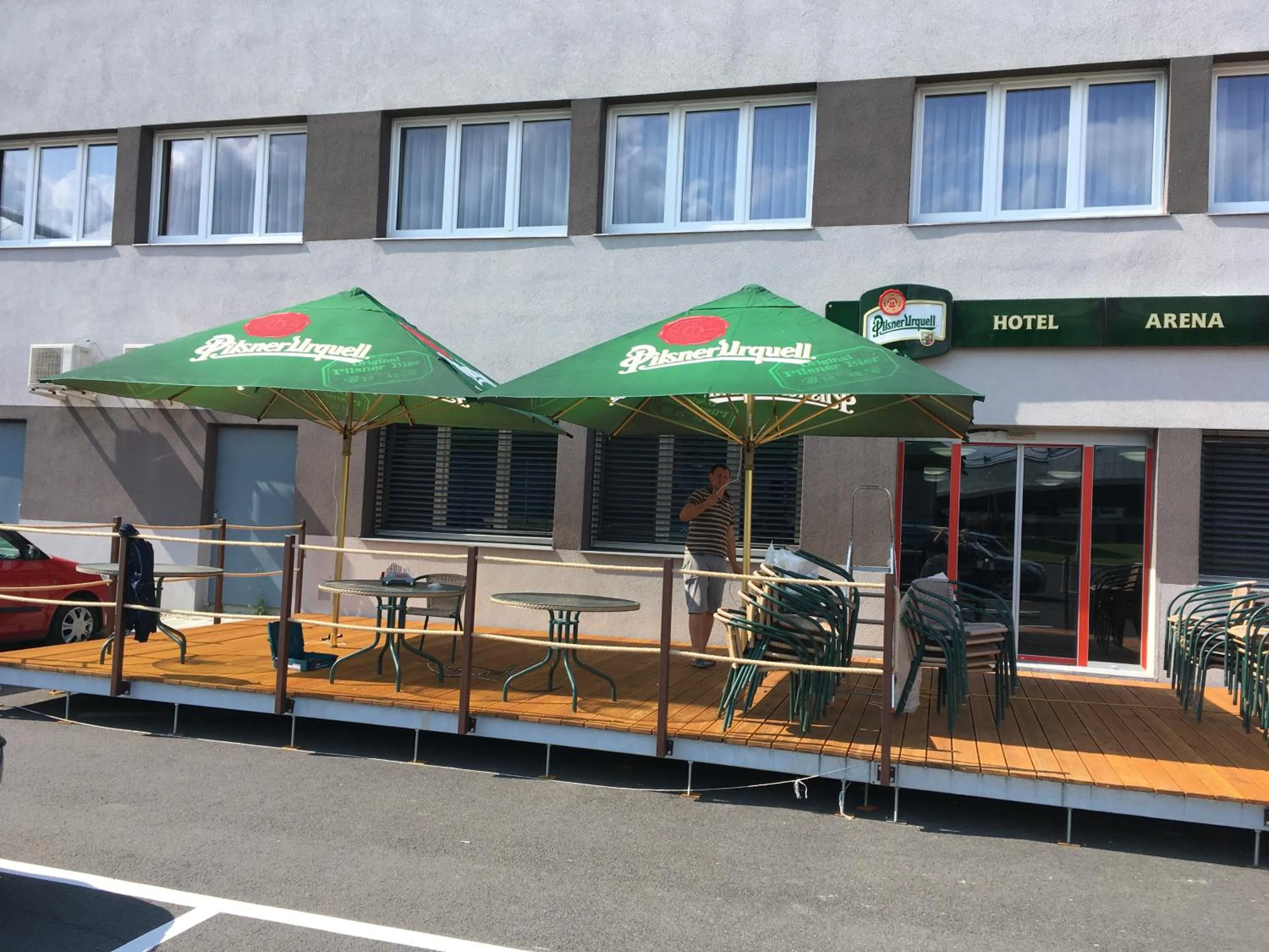 Restaurant/places to eat in Hotel Arena