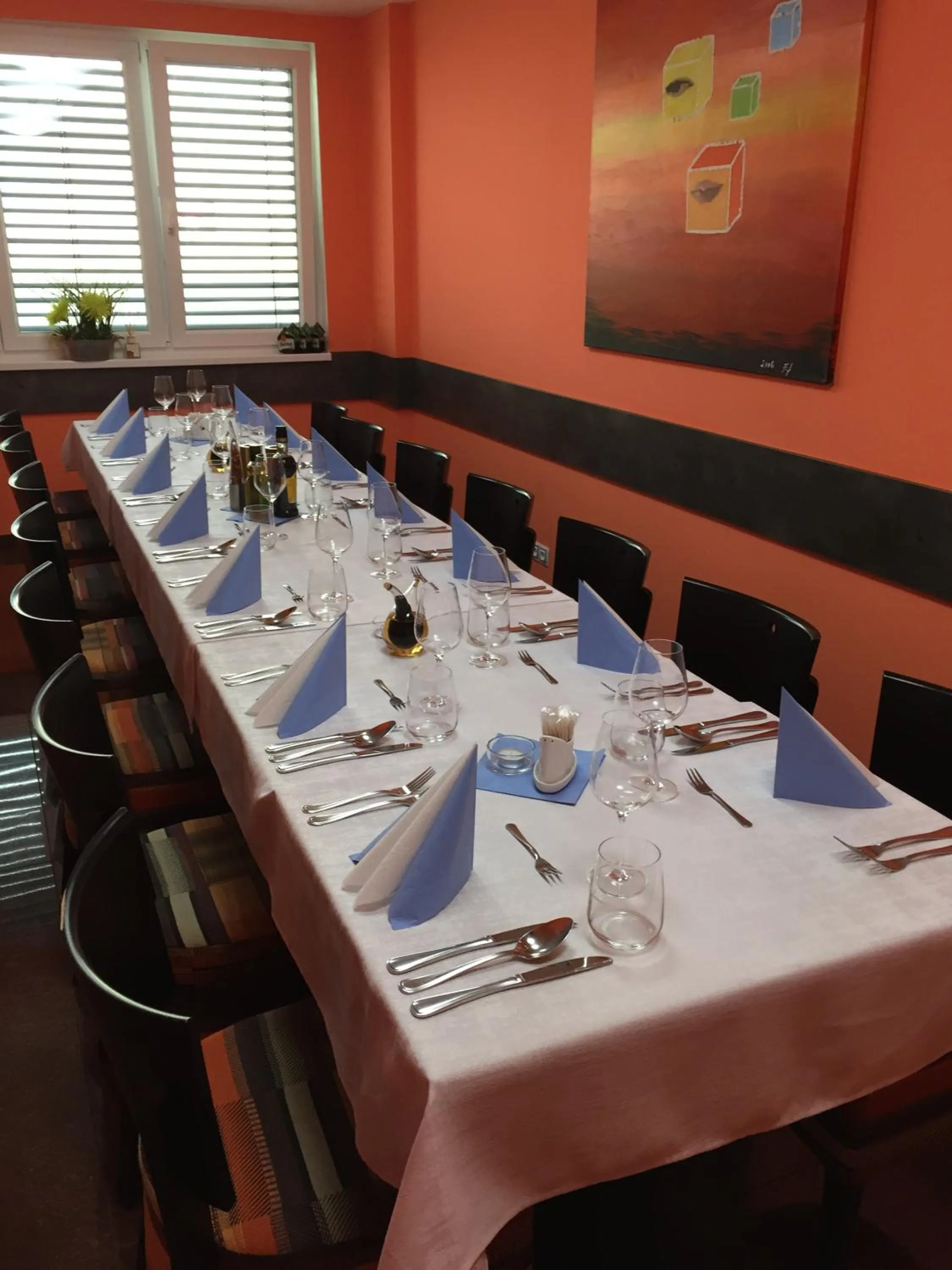 Restaurant/places to eat in Hotel Arena