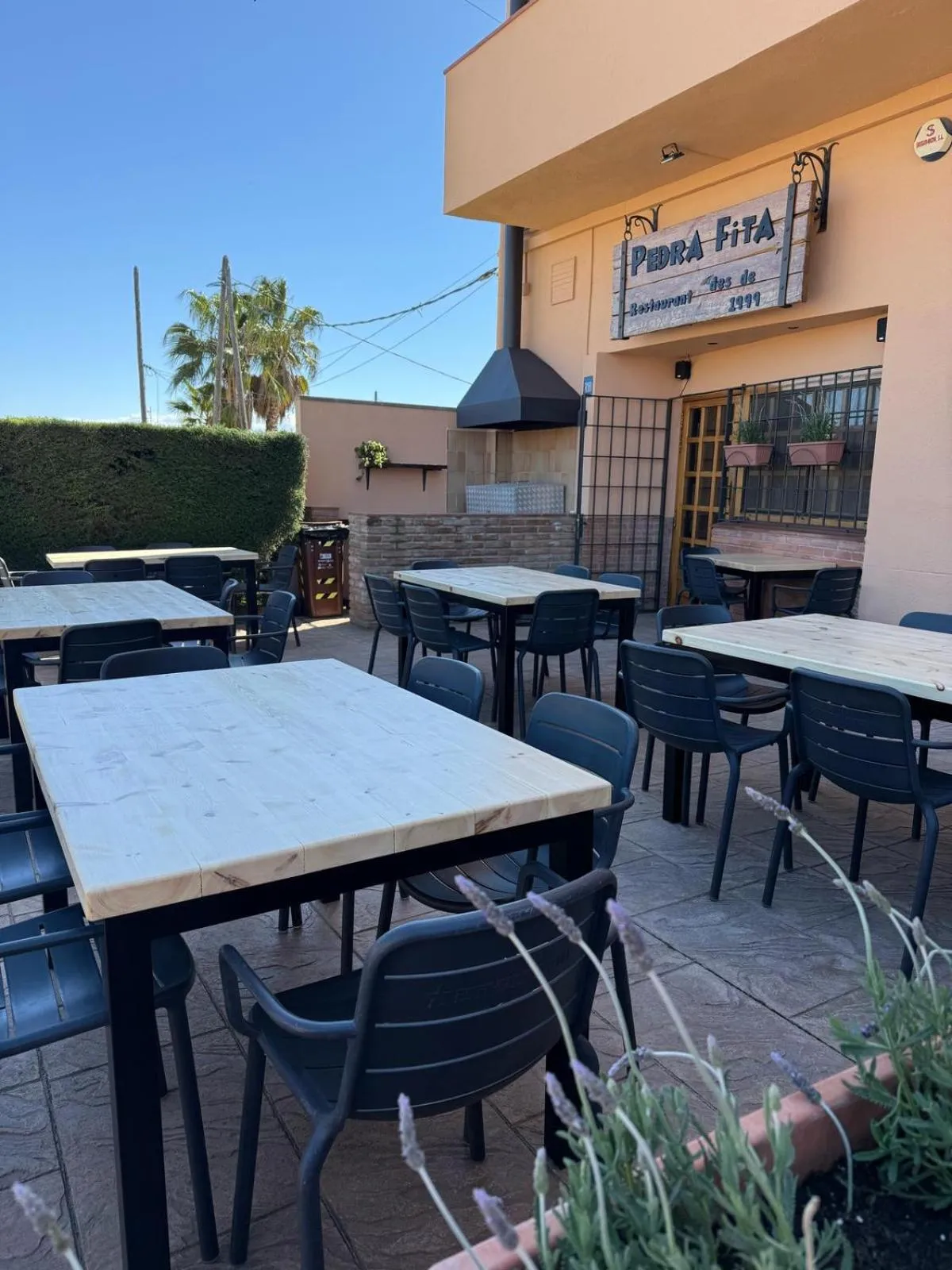 Restaurant/places to eat in Hostal Sant Roc