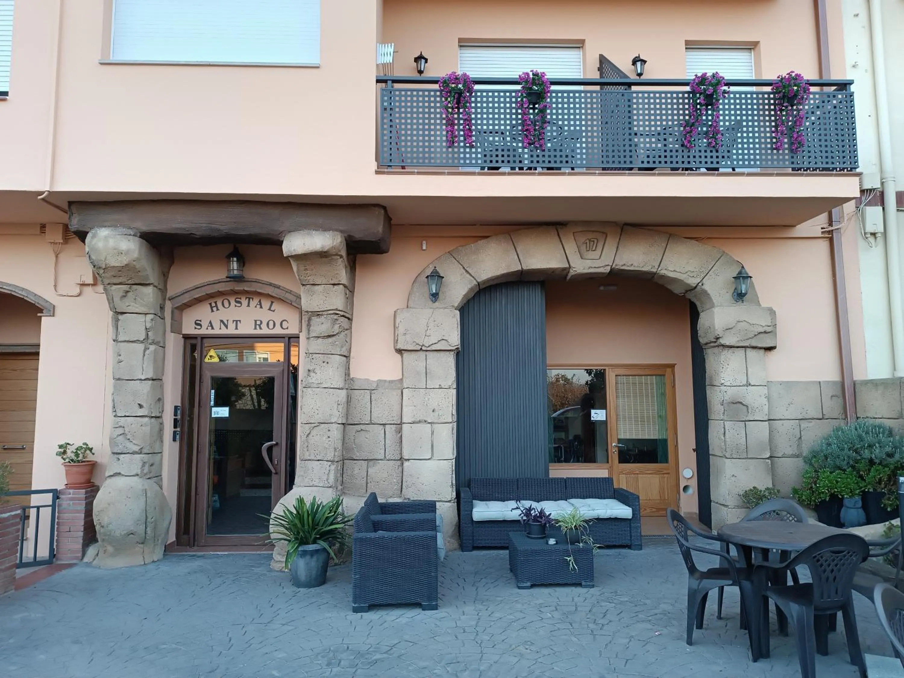 Property building in Hostal Sant Roc