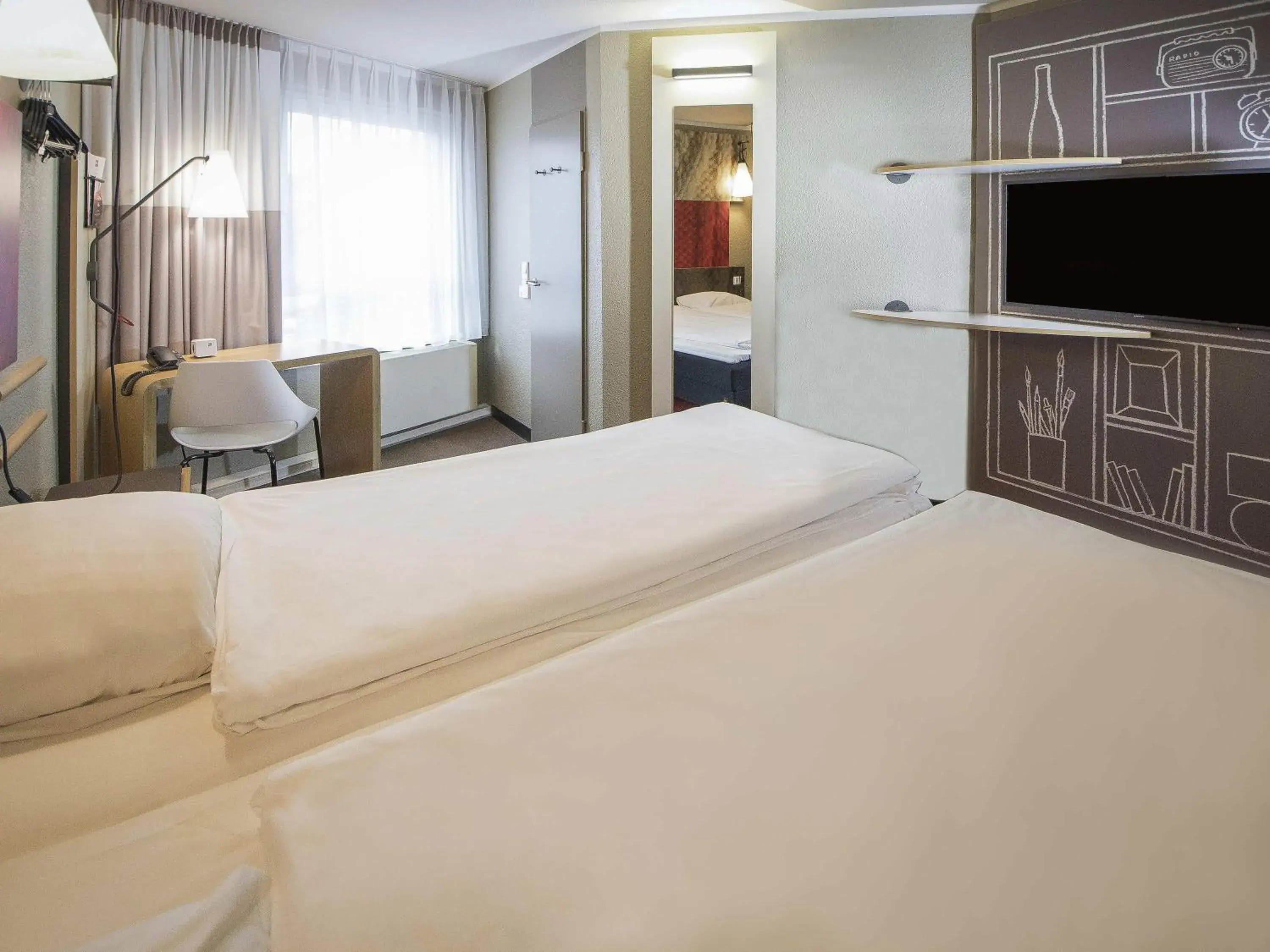 Bedroom, Bed in ibis Heidelberg Hauptbahnhof Bedroom, Bed in ibis Heidelberg Hauptbahnhof