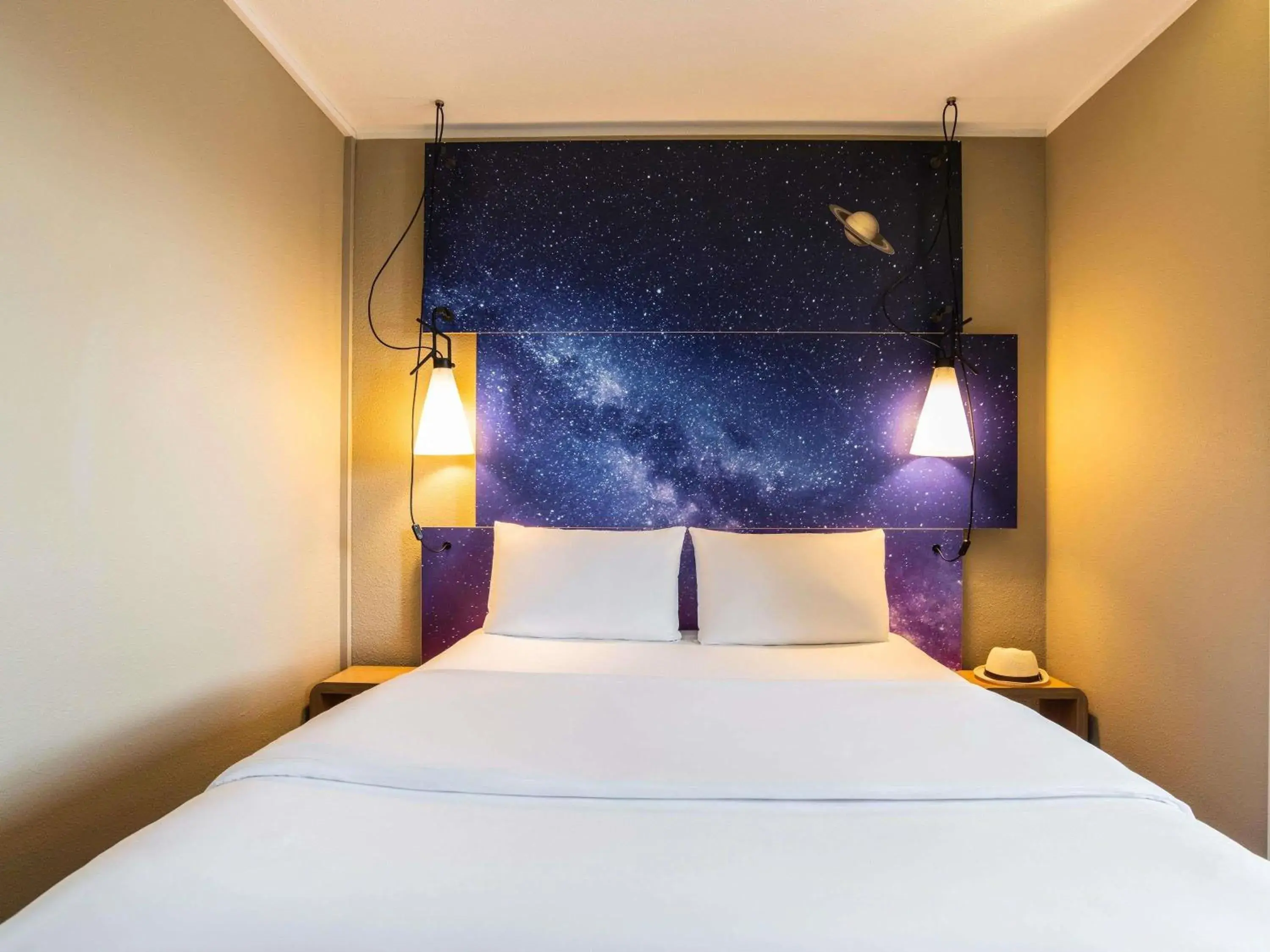 Bedroom, Bed in ibis Heidelberg Hauptbahnhof Bedroom, Bed in ibis Heidelberg Hauptbahnhof