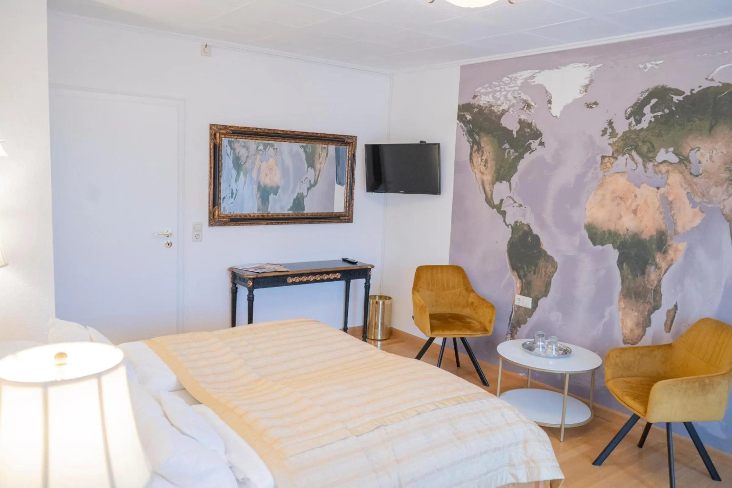 Living room, Bed in NATURION Hotel Hinterzarten