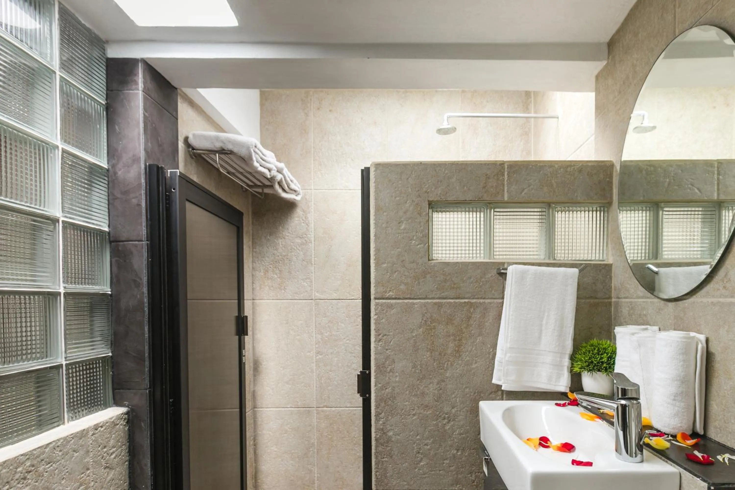 Bathroom in Suite Studio Serviced Apartments