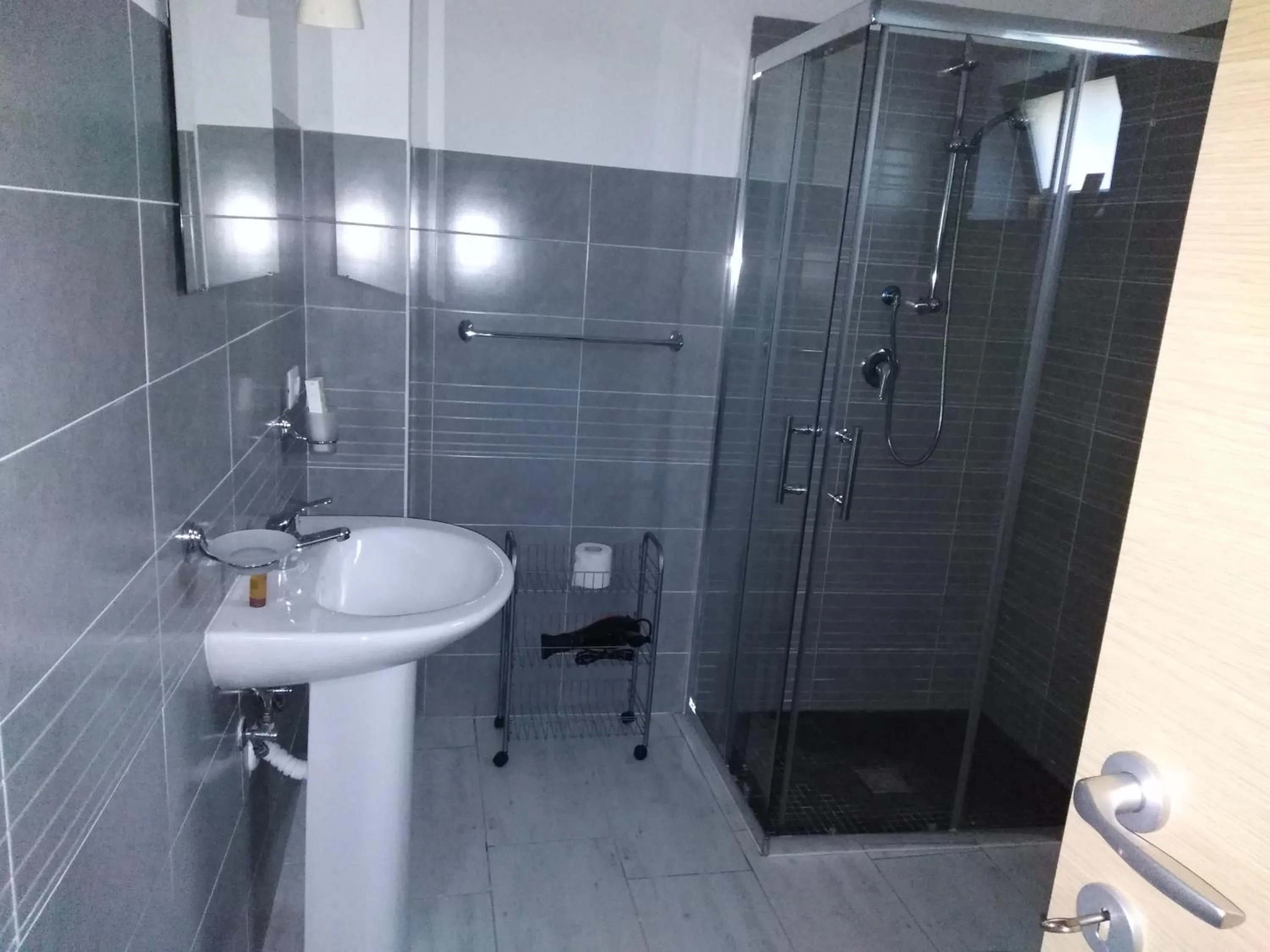 Shower in Primo Hotel