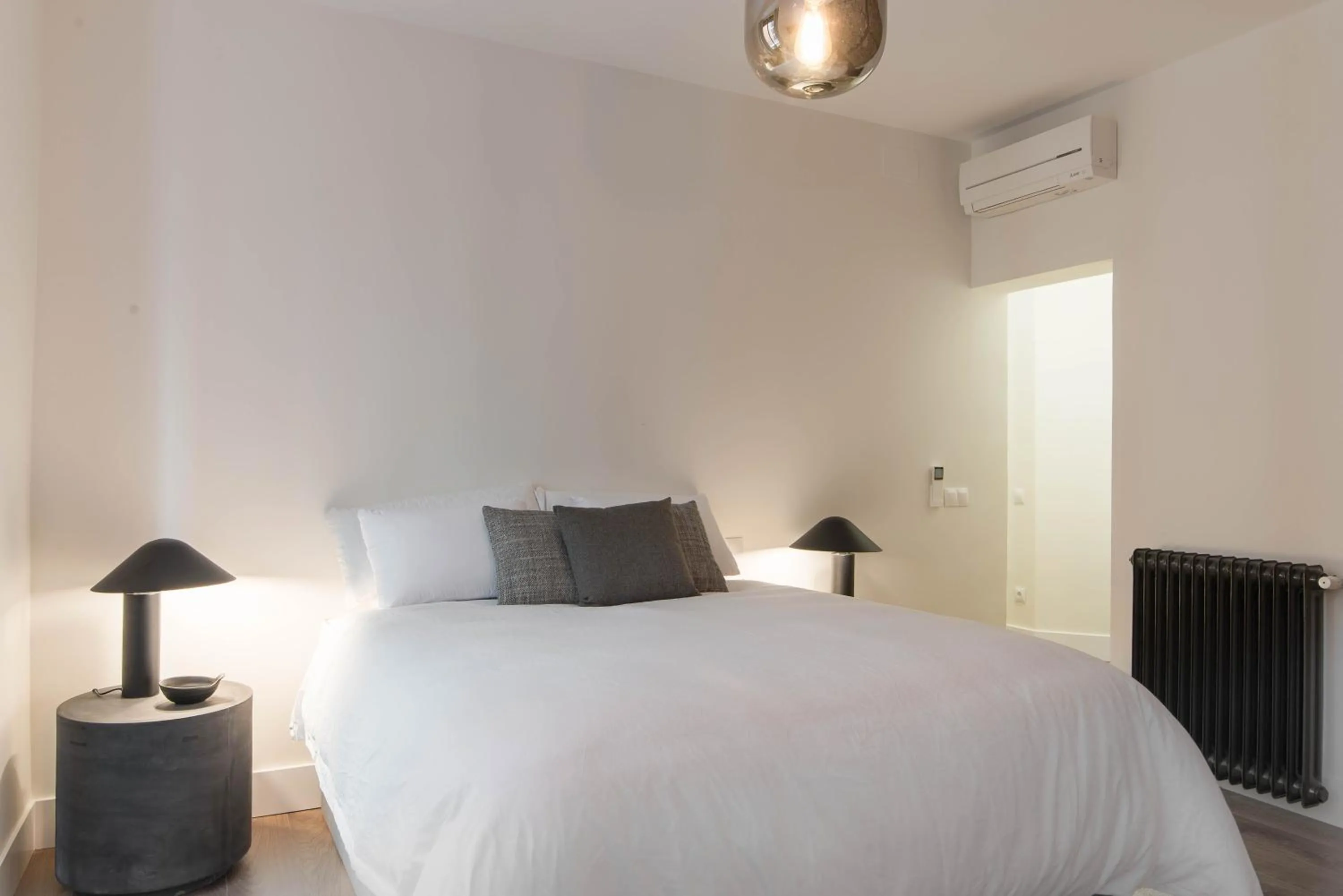 Bed in Preciados Gran Via Luxury Callao