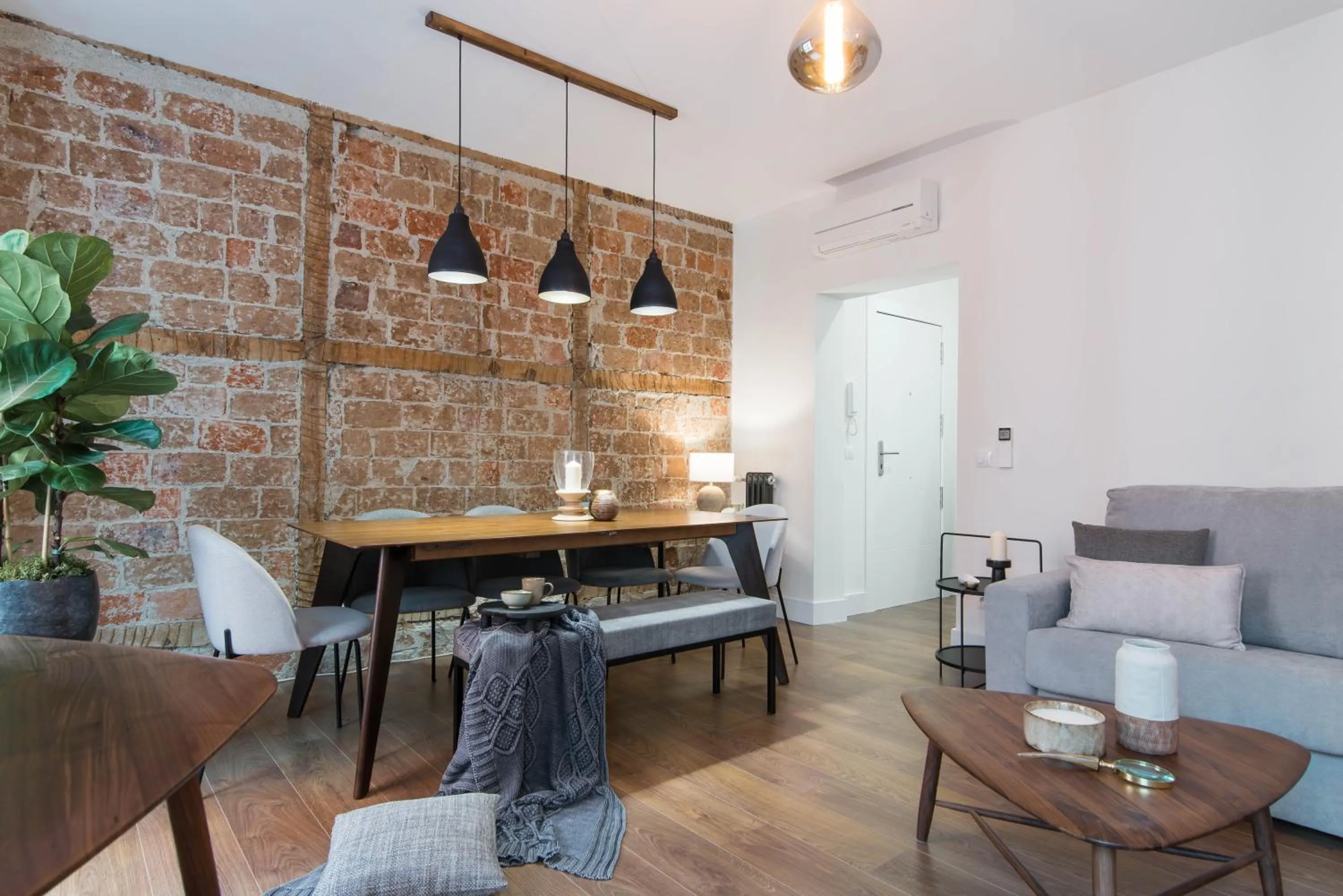 Communal lounge/ TV room in Preciados Gran Via Luxury Callao