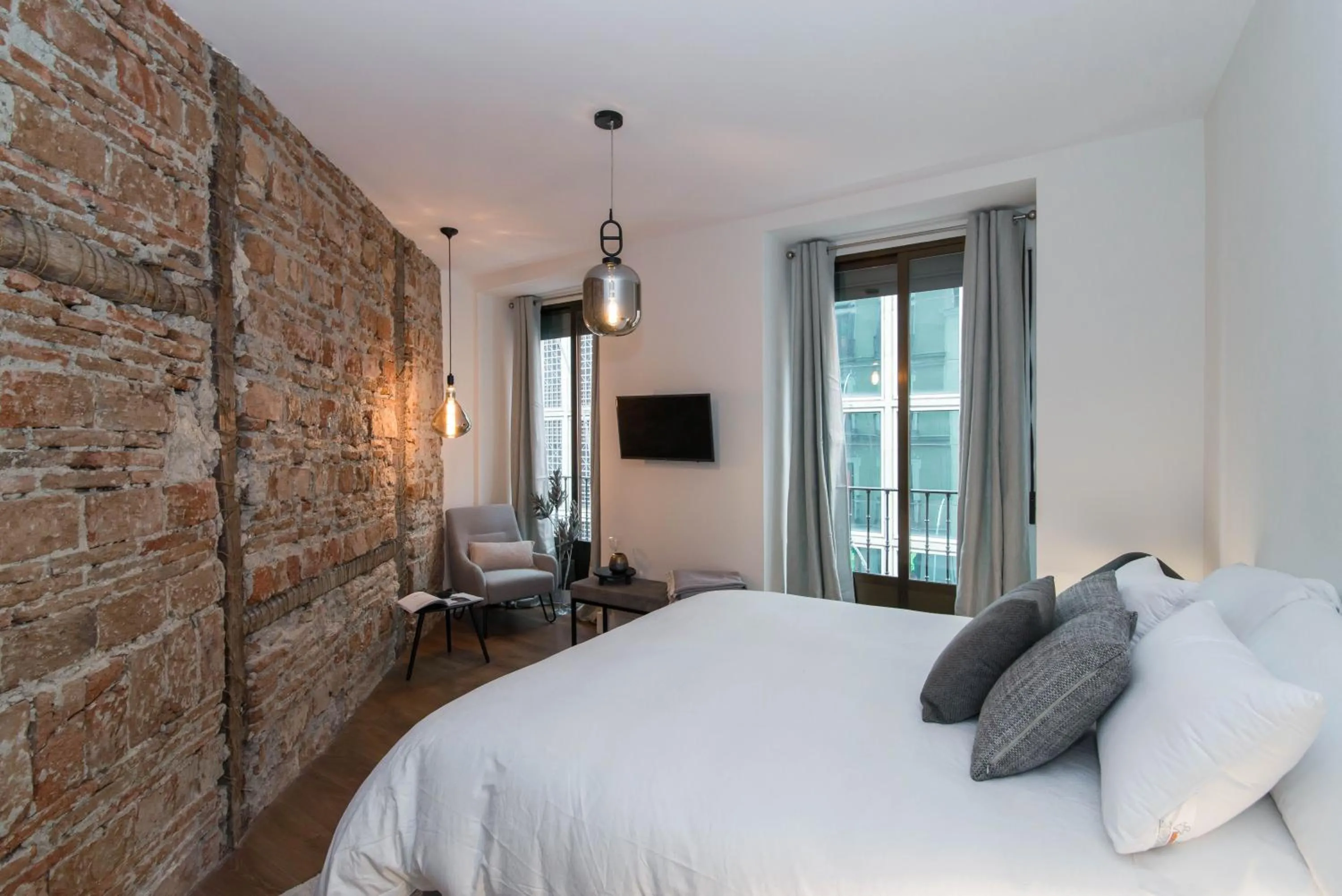 Bed in Preciados Gran Via Luxury Callao