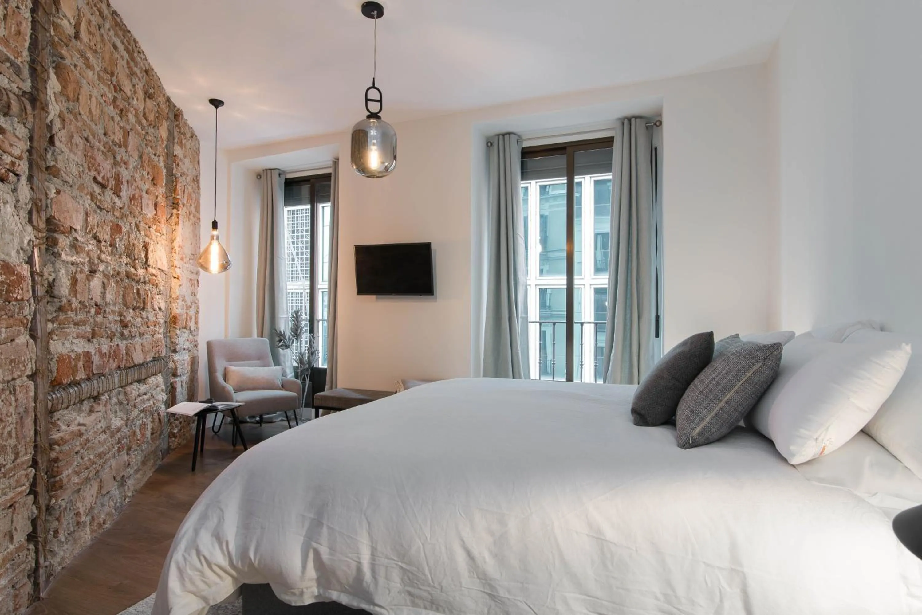 Bed in Preciados Gran Via Luxury Callao