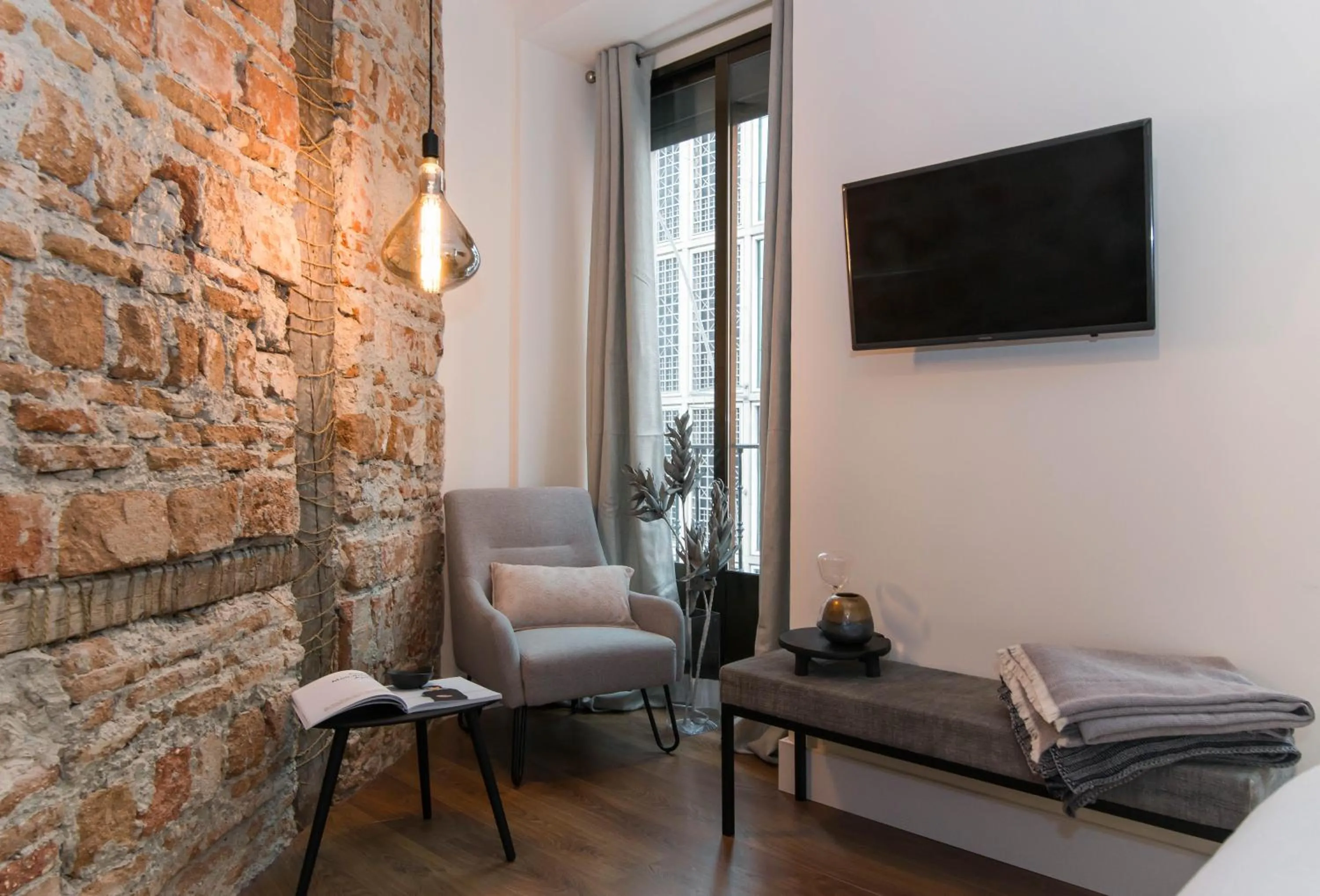 TV and multimedia in Preciados Gran Via Luxury Callao