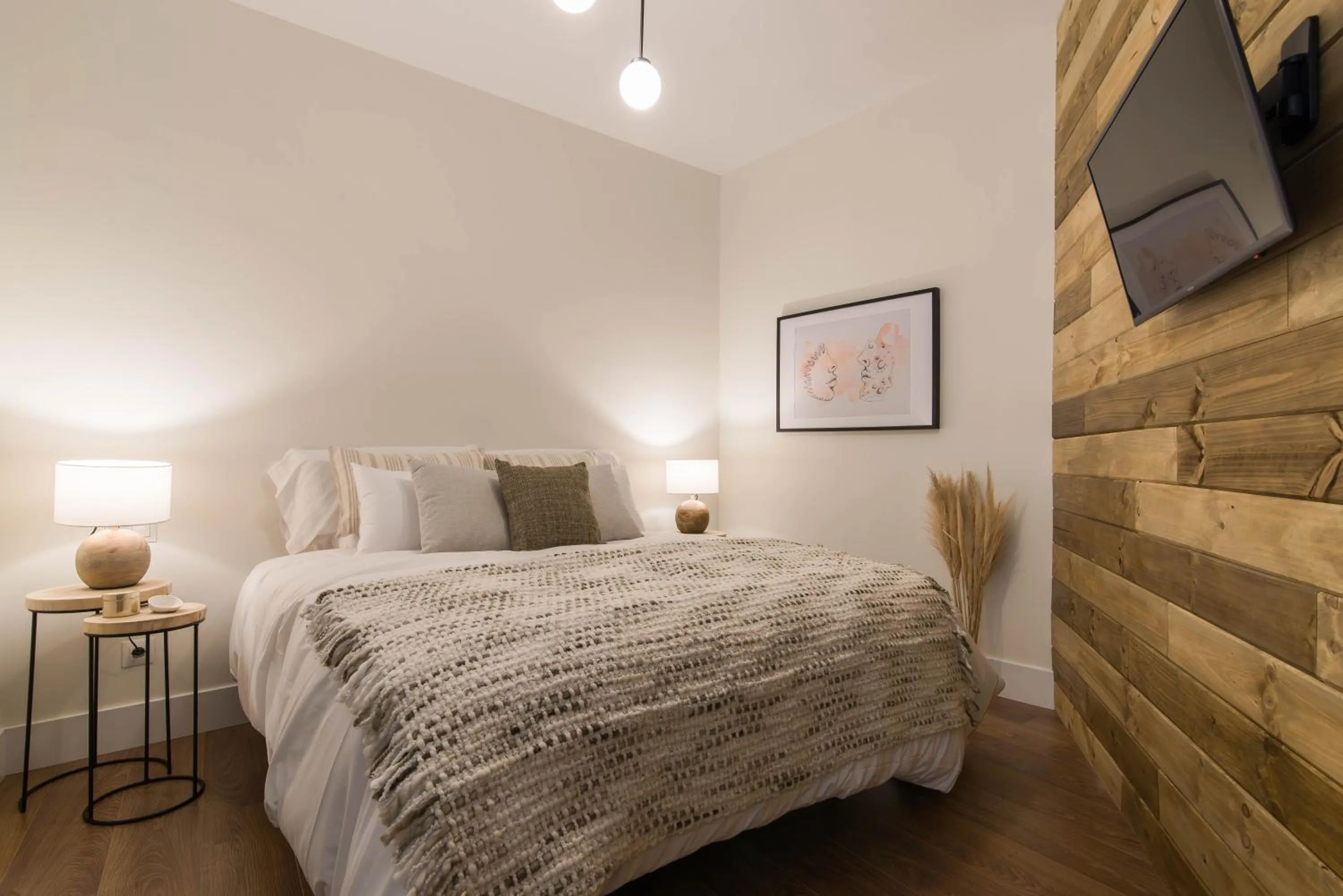 Bed in Preciados Gran Via Luxury Callao