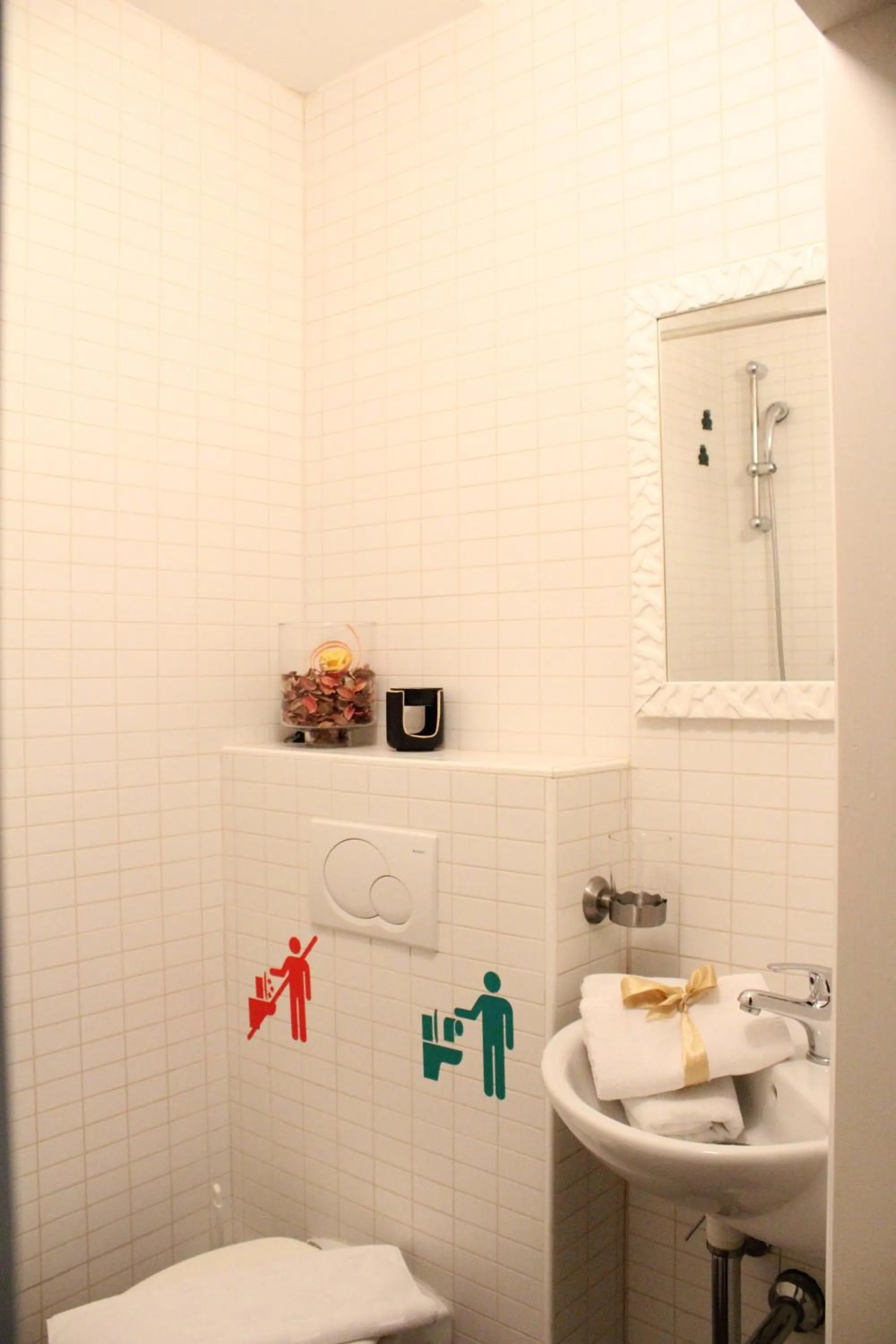 Shower in Rooms Zagreb 17