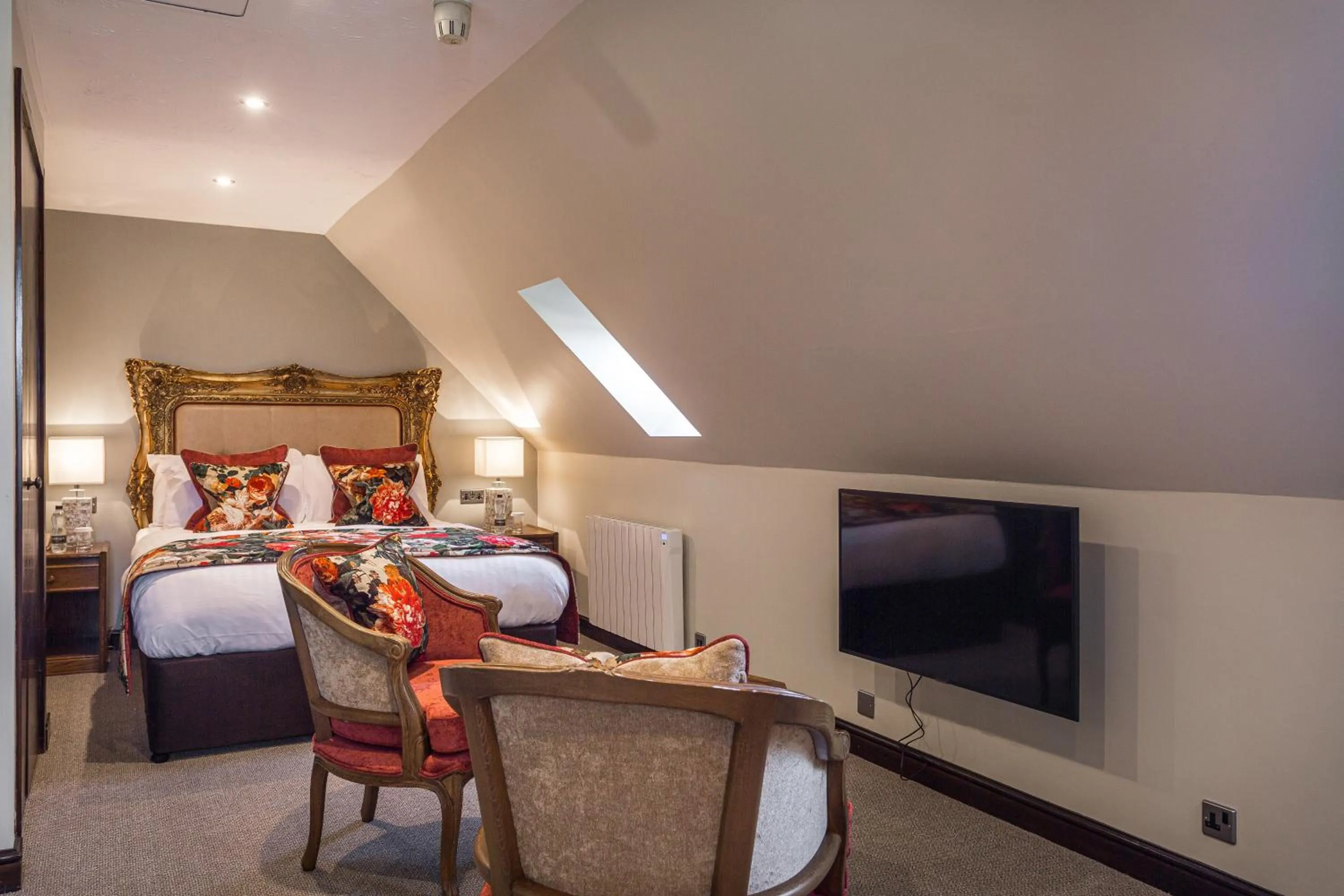 Bedroom, Bed in The Bell Inn, Stilton, Cambridgeshire - The Coaching Inn Group