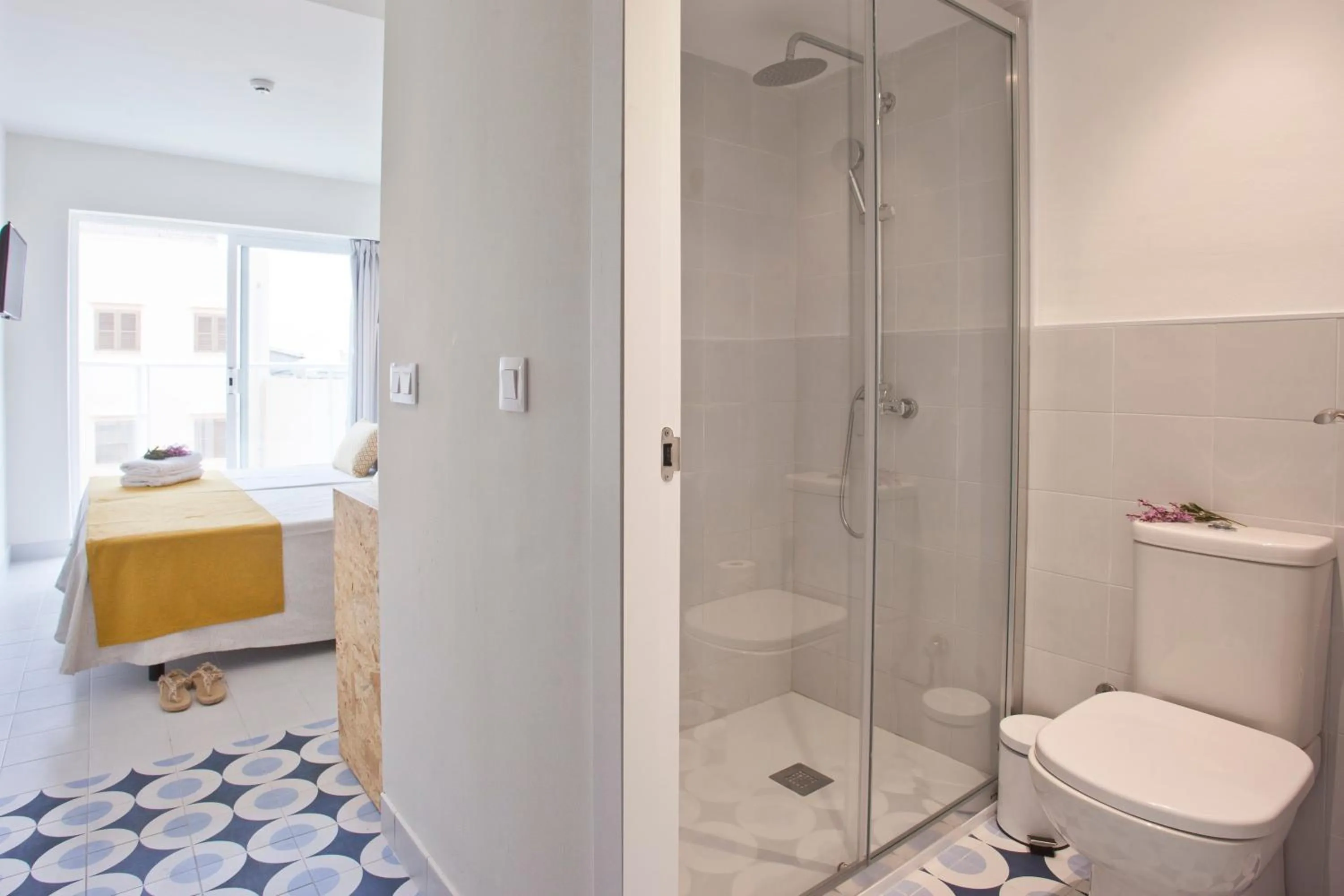 Shower, Bed in BJ Cala Morlanda Estudios