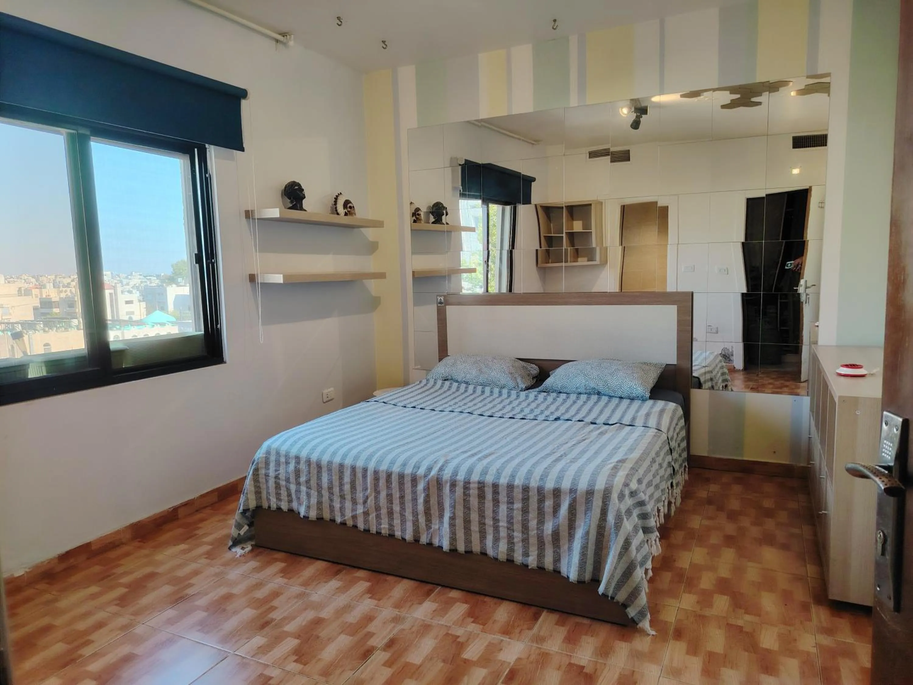 Bed in Abu alzoz home سكن مشترك