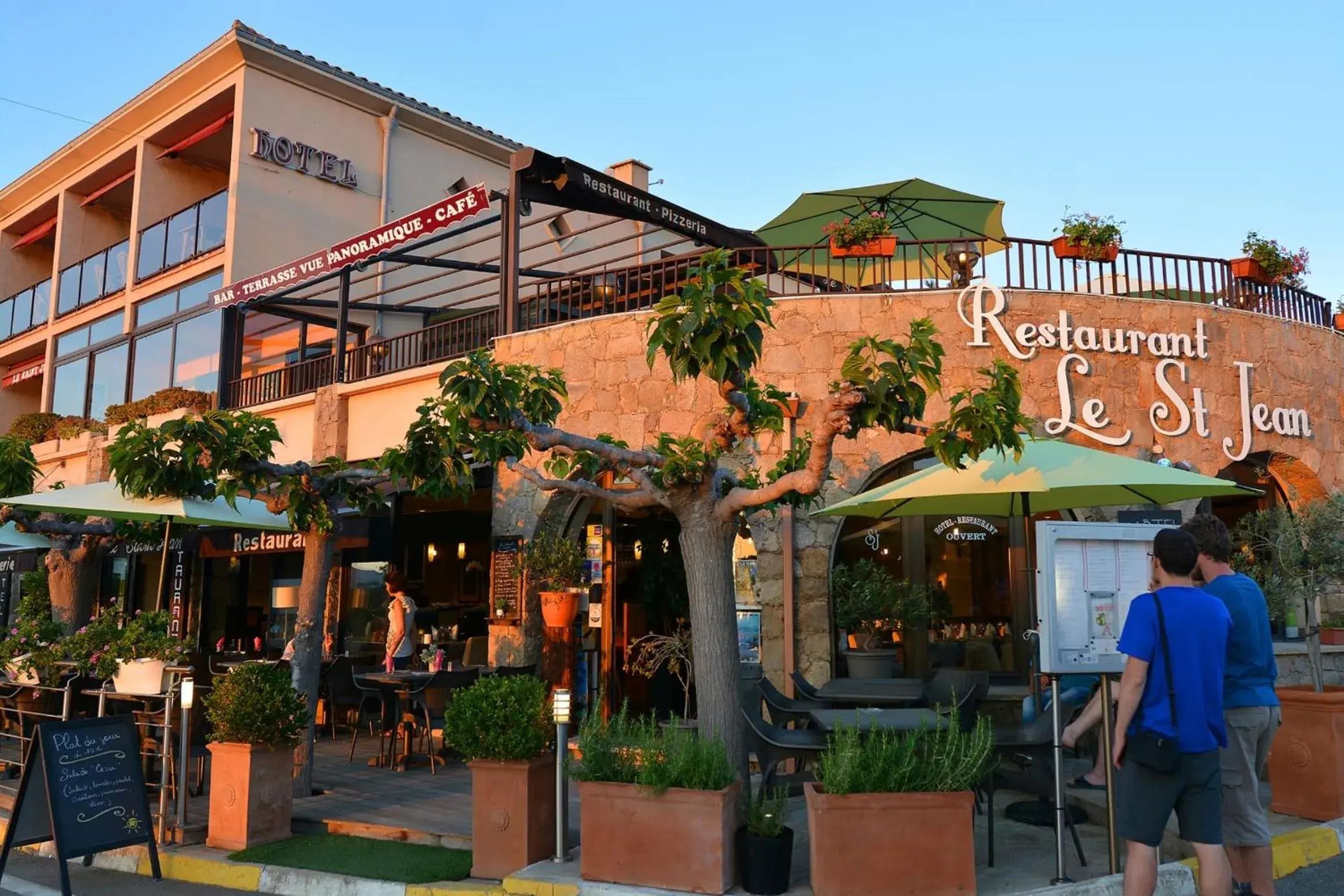 Facade/entrance in Hotel & Restaurant le Saint Jean Facade/entrance in Hotel & Restaurant le Saint Jean