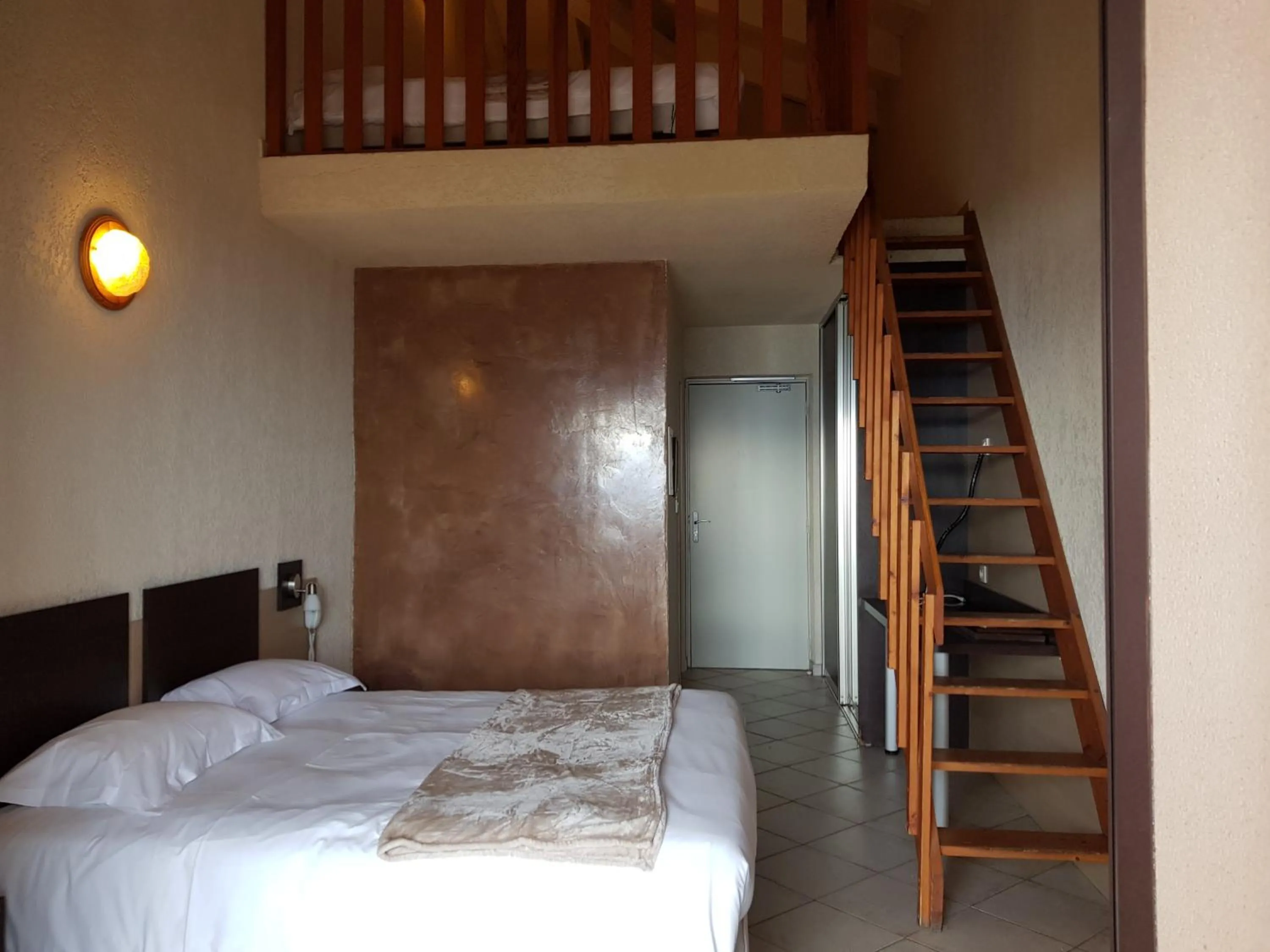 Photo of the whole room, Bed in Hotel & Restaurant le Saint Jean