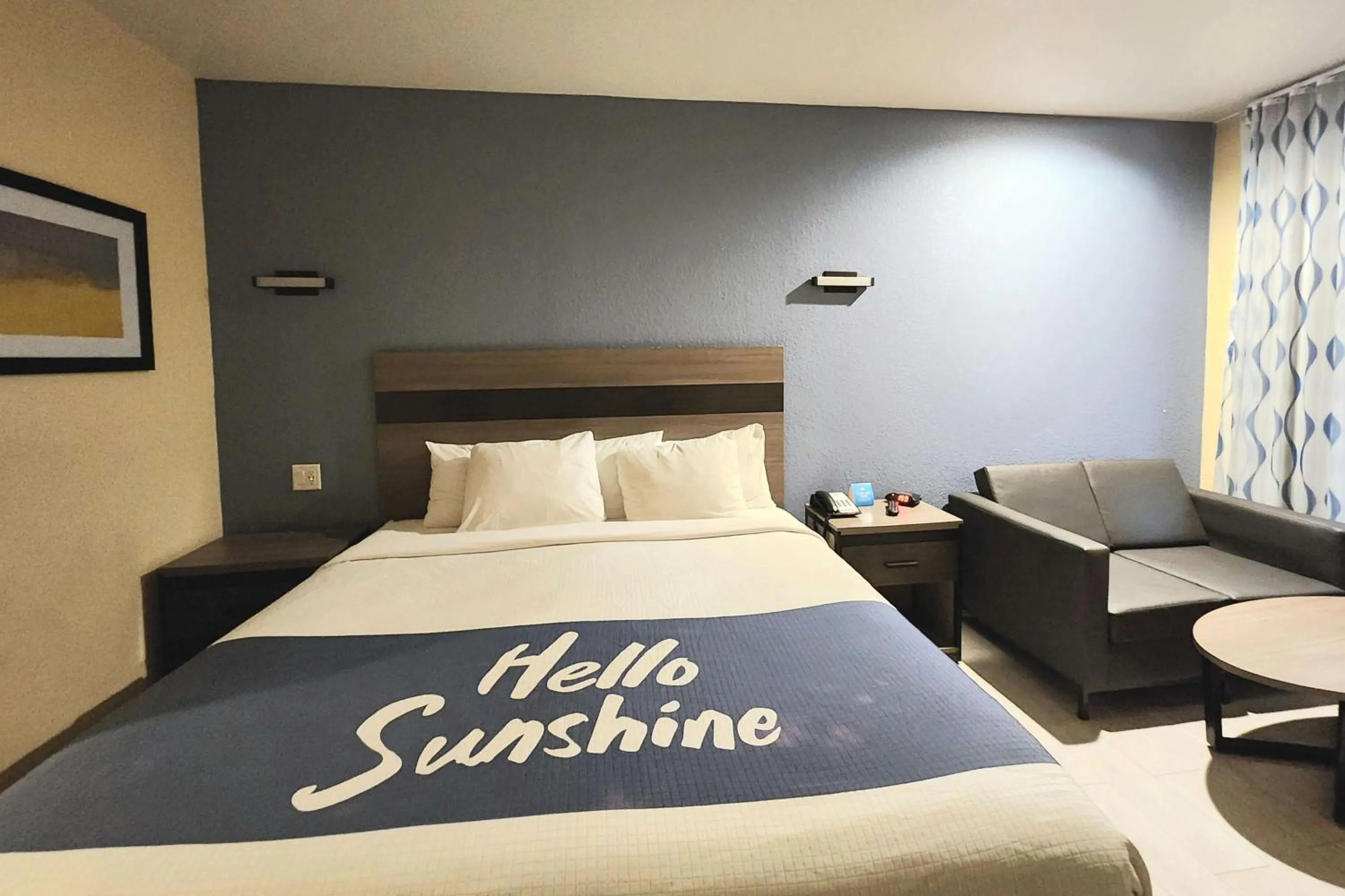 Photo of the whole room, Bed in Days Inn by Wyndham Freeport