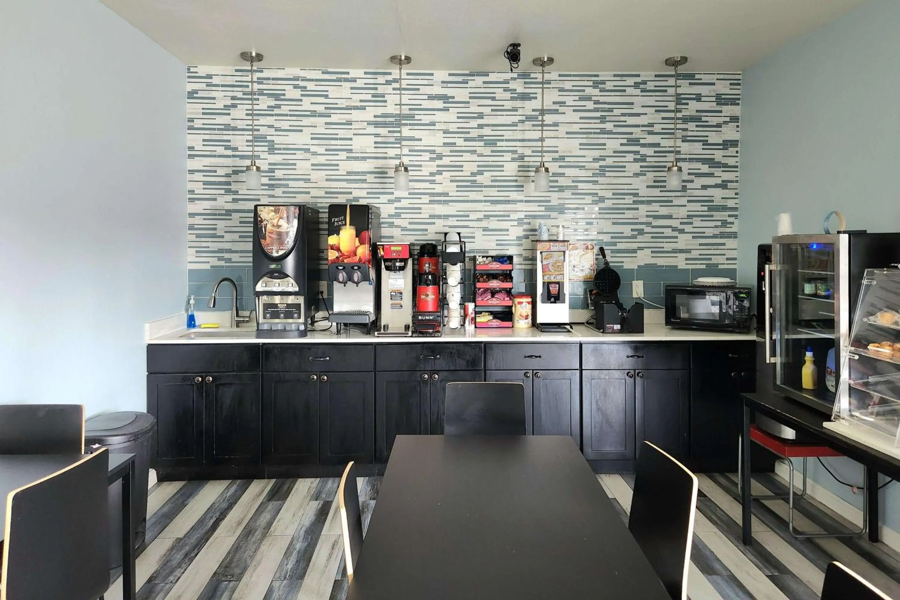 Restaurant/places to eat in Days Inn by Wyndham Freeport