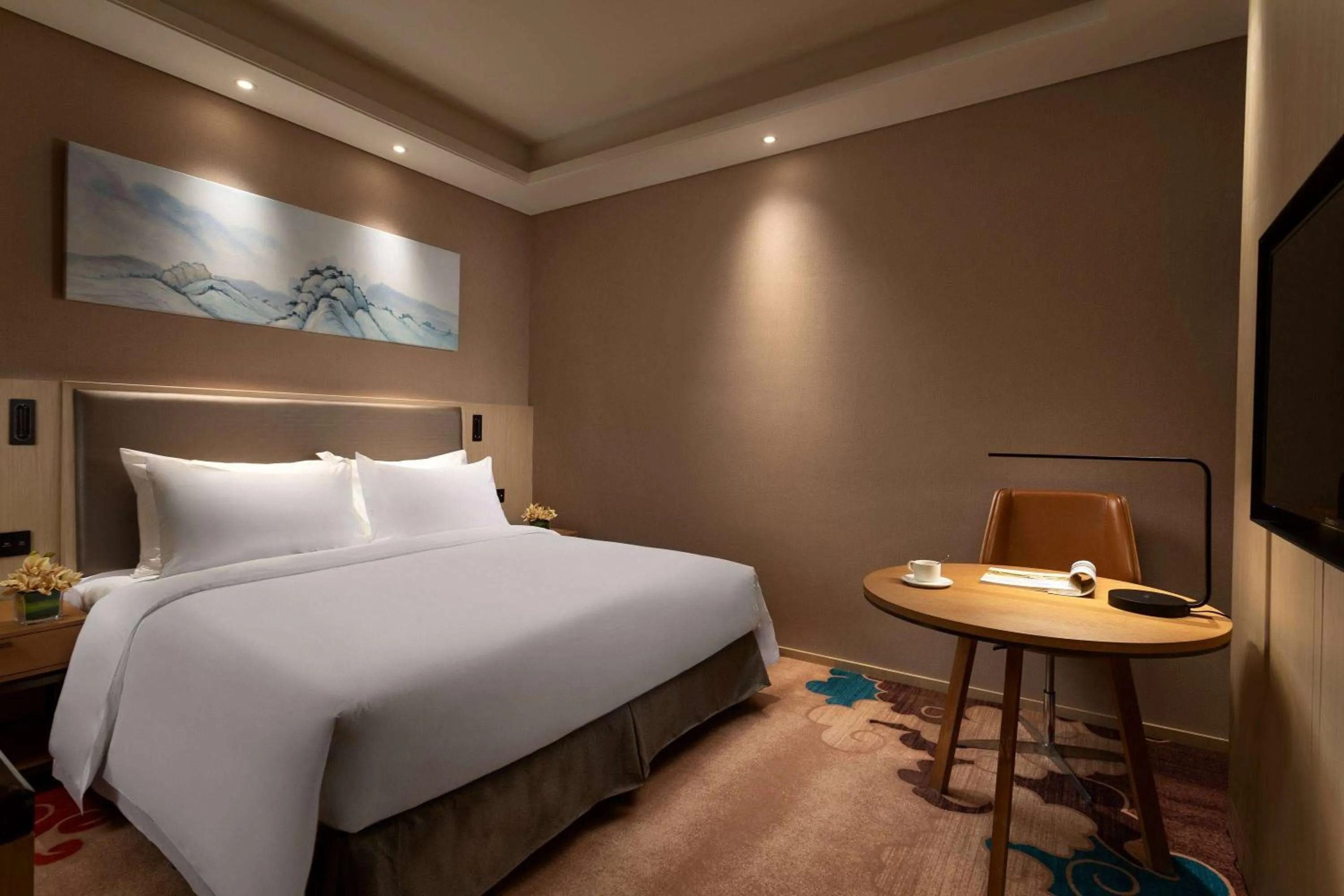 Photo of the whole room, Bed in Ramada Wyndham Zhengzhou Xinzheng