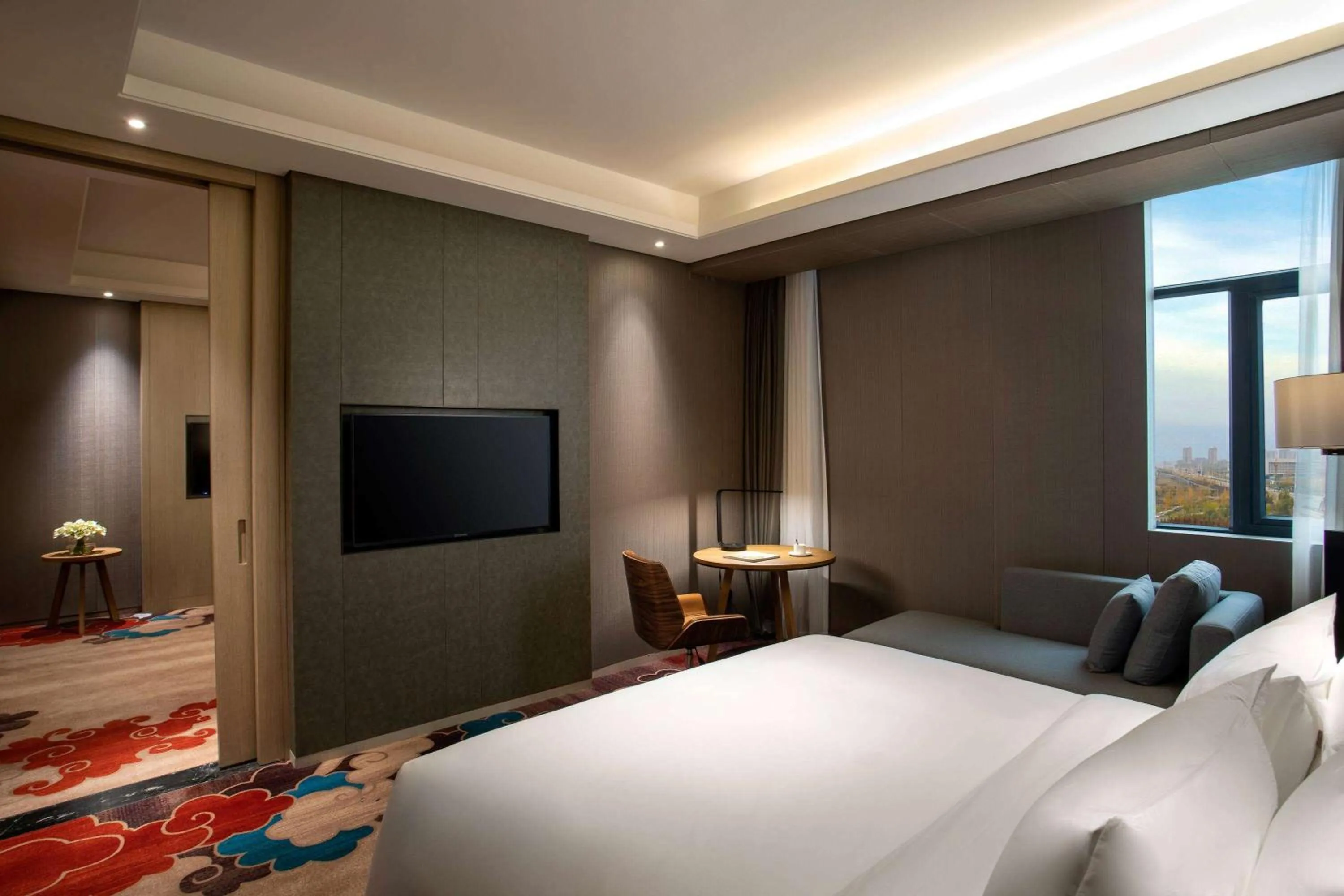 Photo of the whole room, Bed in Ramada Wyndham Zhengzhou Xinzheng