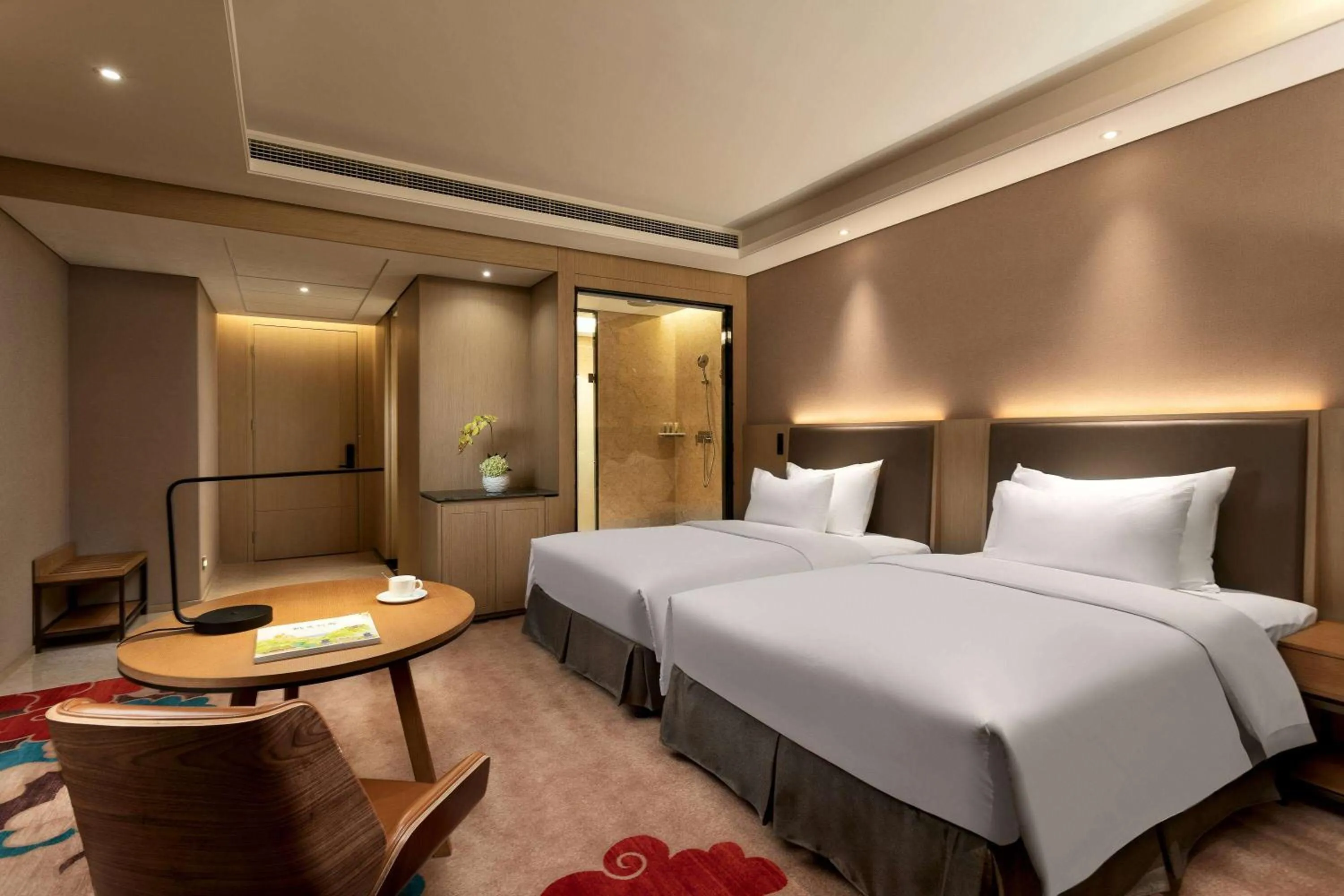 Photo of the whole room, Bed in Ramada Wyndham Zhengzhou Xinzheng