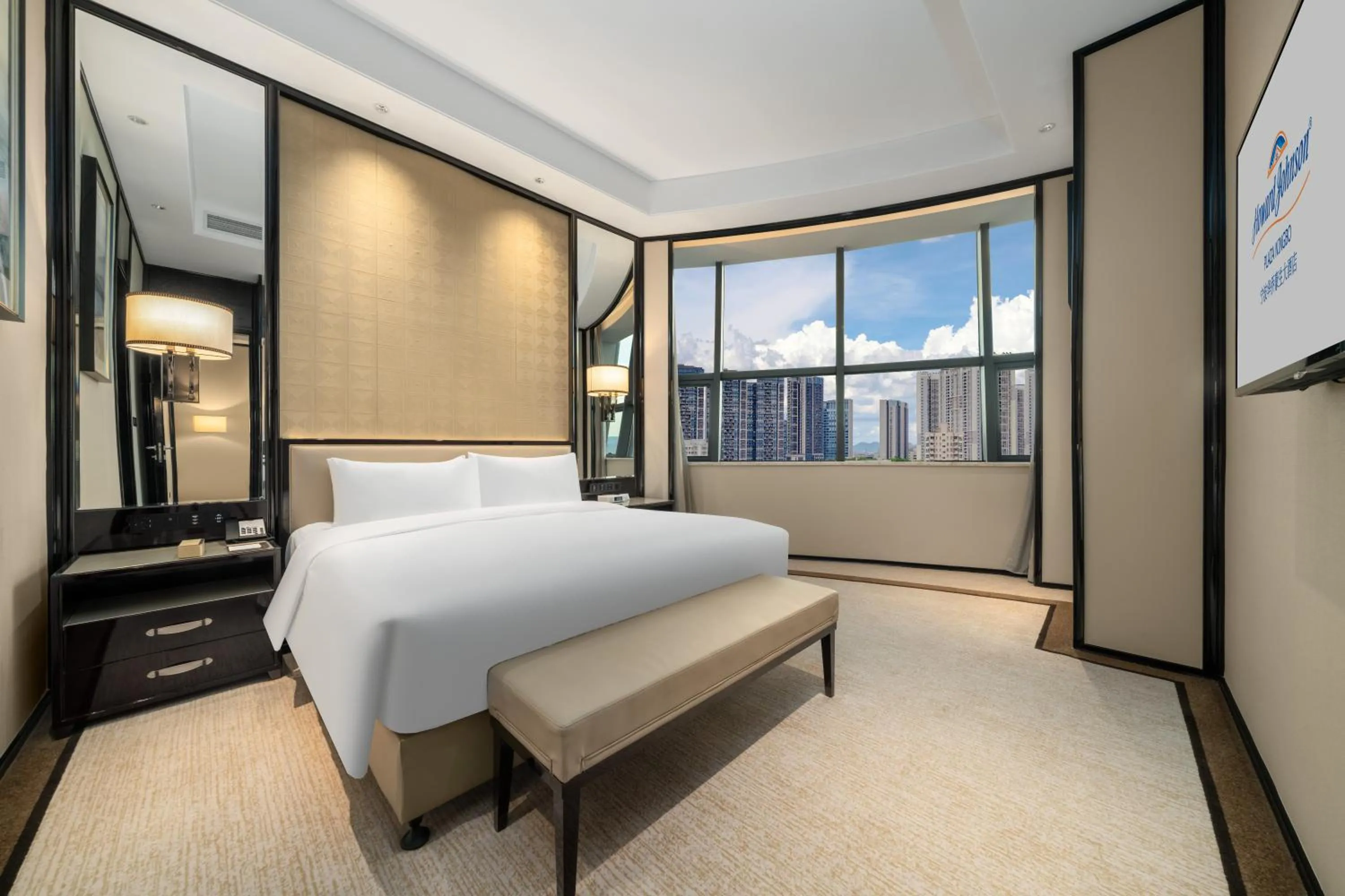 Bedroom, Bed in Howard Johnson Plaza Ningbo