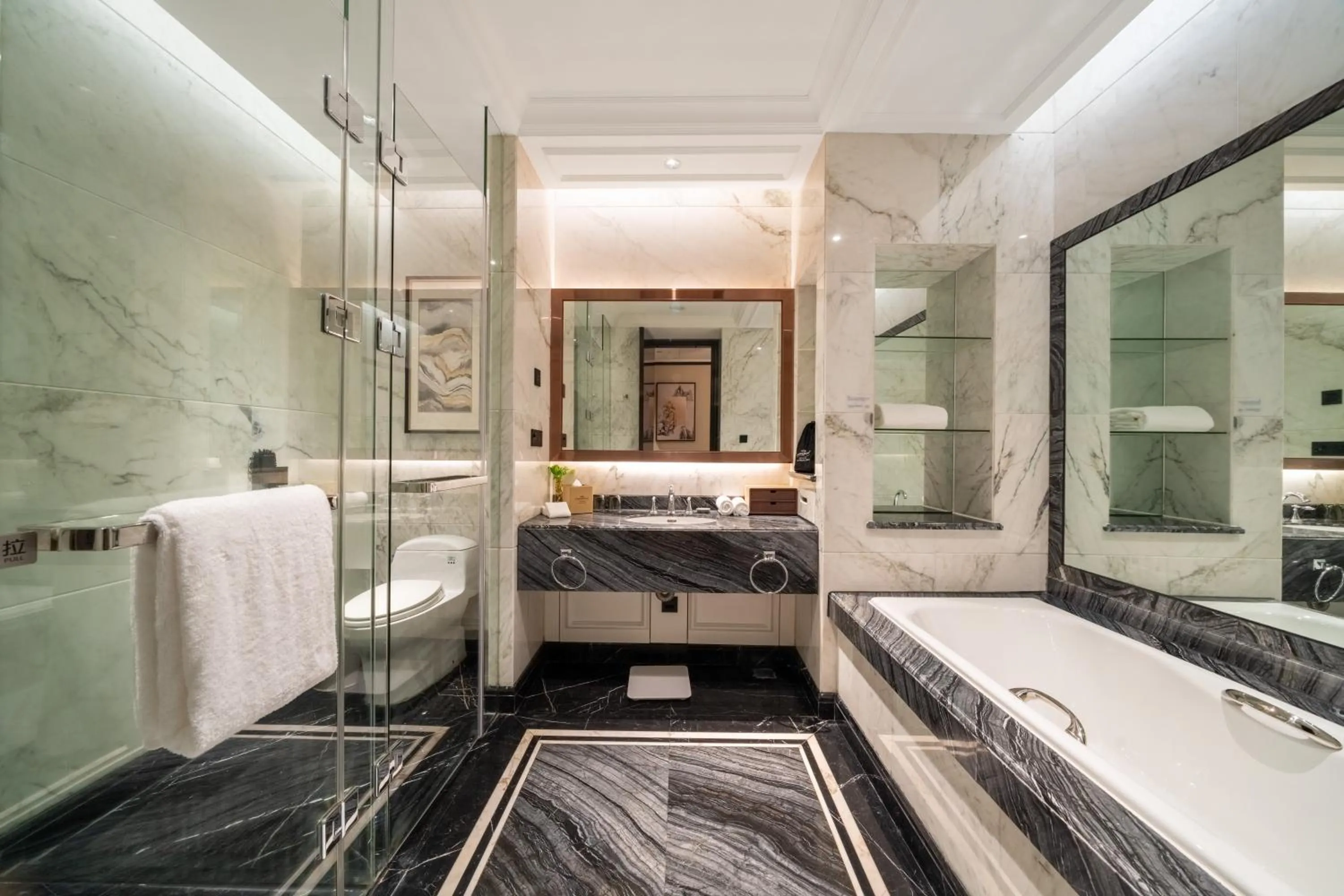 Bed in Howard Johnson Plaza Ningbo