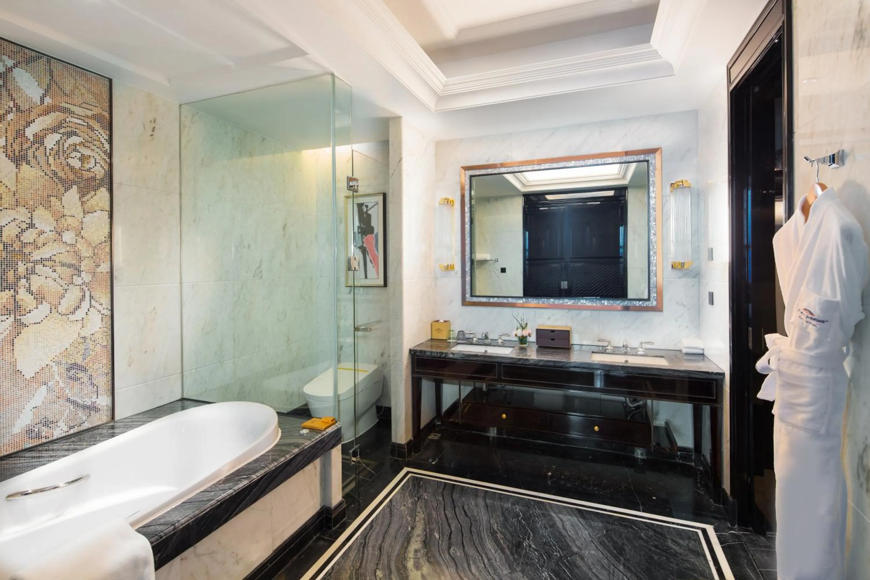 Bathroom in Howard Johnson Plaza Ningbo