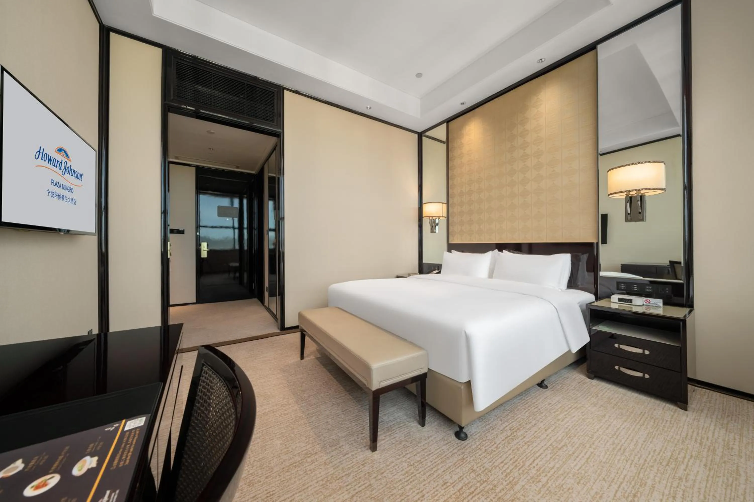 Bed in Howard Johnson Plaza Ningbo