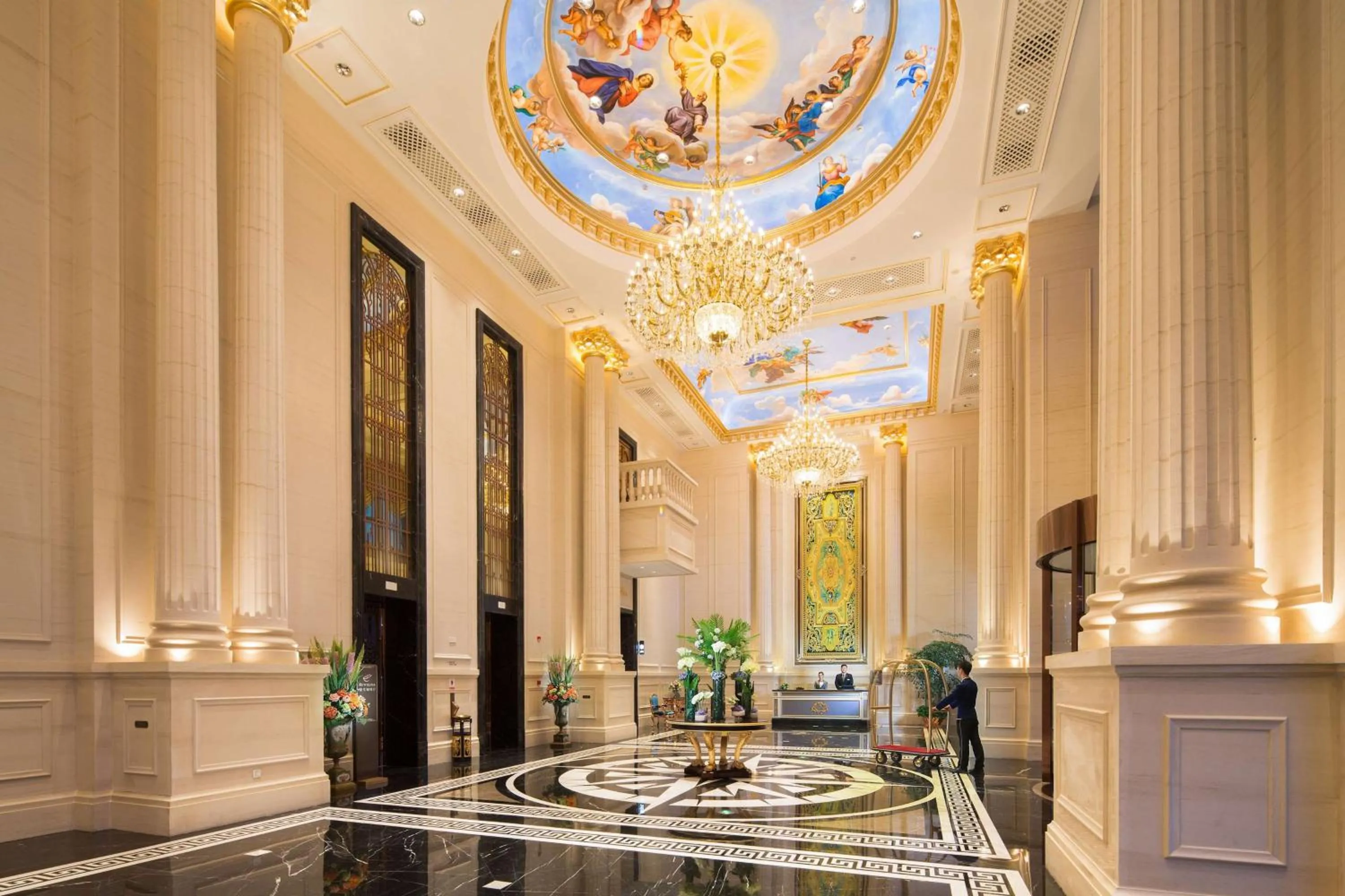 Lobby or reception in Howard Johnson Plaza Ningbo