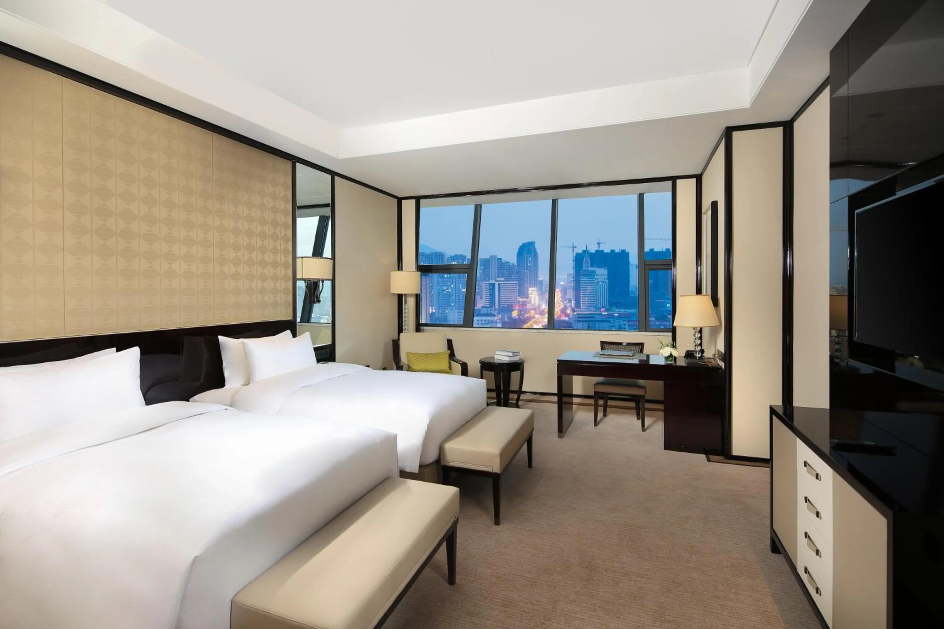 Photo of the whole room, Bed in Howard Johnson Plaza Ningbo