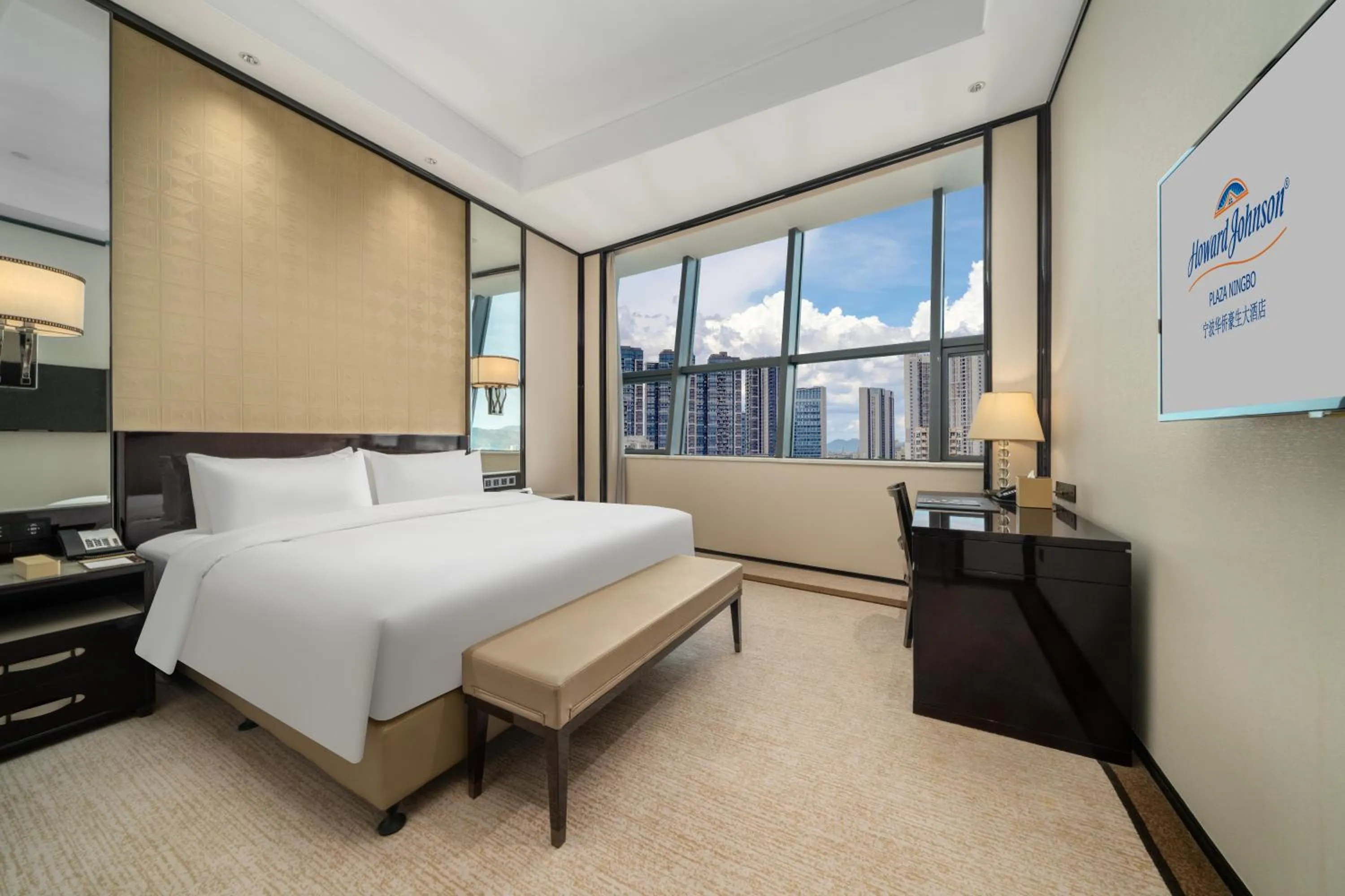 Bed in Howard Johnson Plaza Ningbo