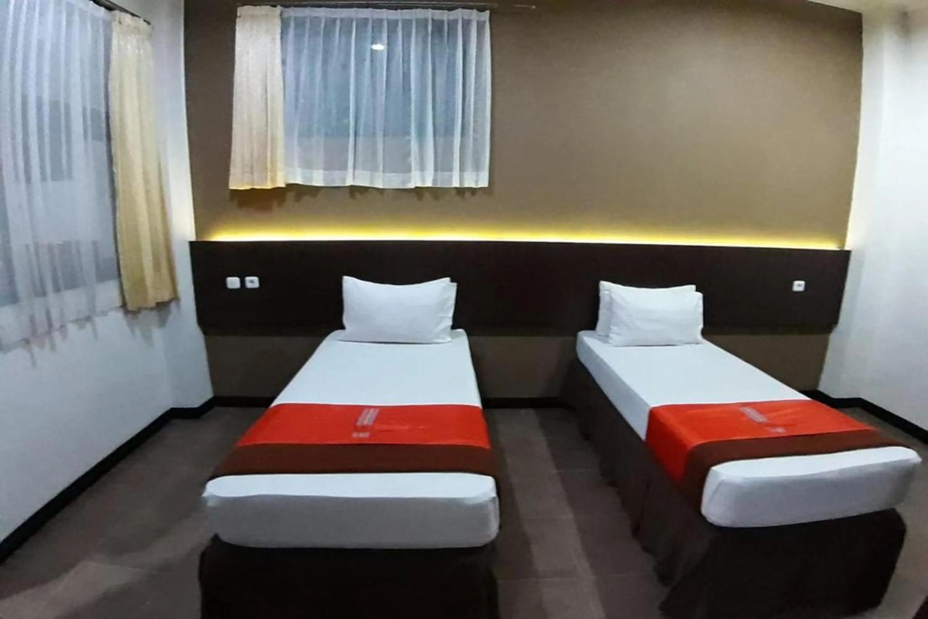 Bedroom, Bed in Hotel Bumi Makmur Indah
