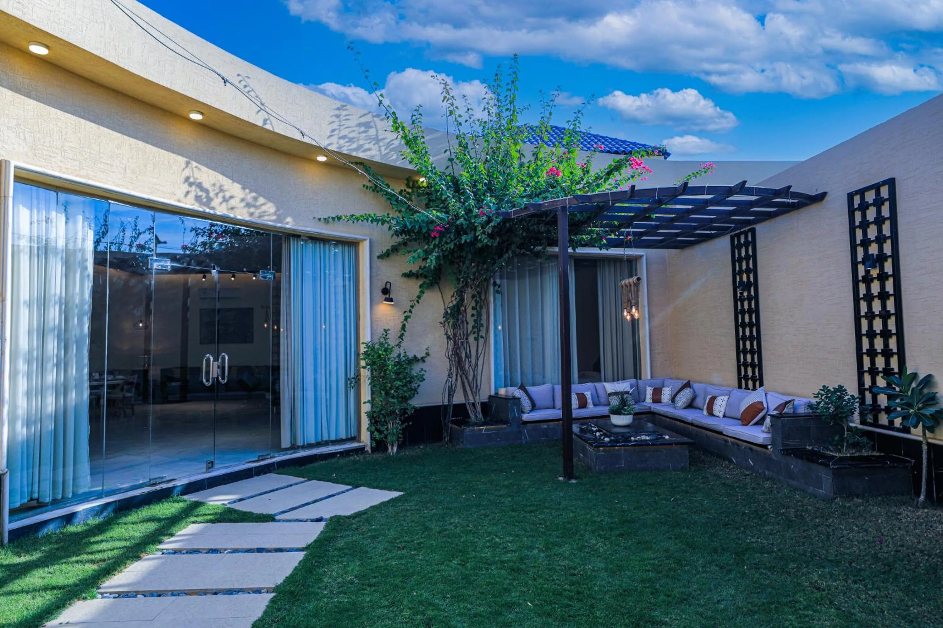 The Corner Hotel Resorts - Riyadh