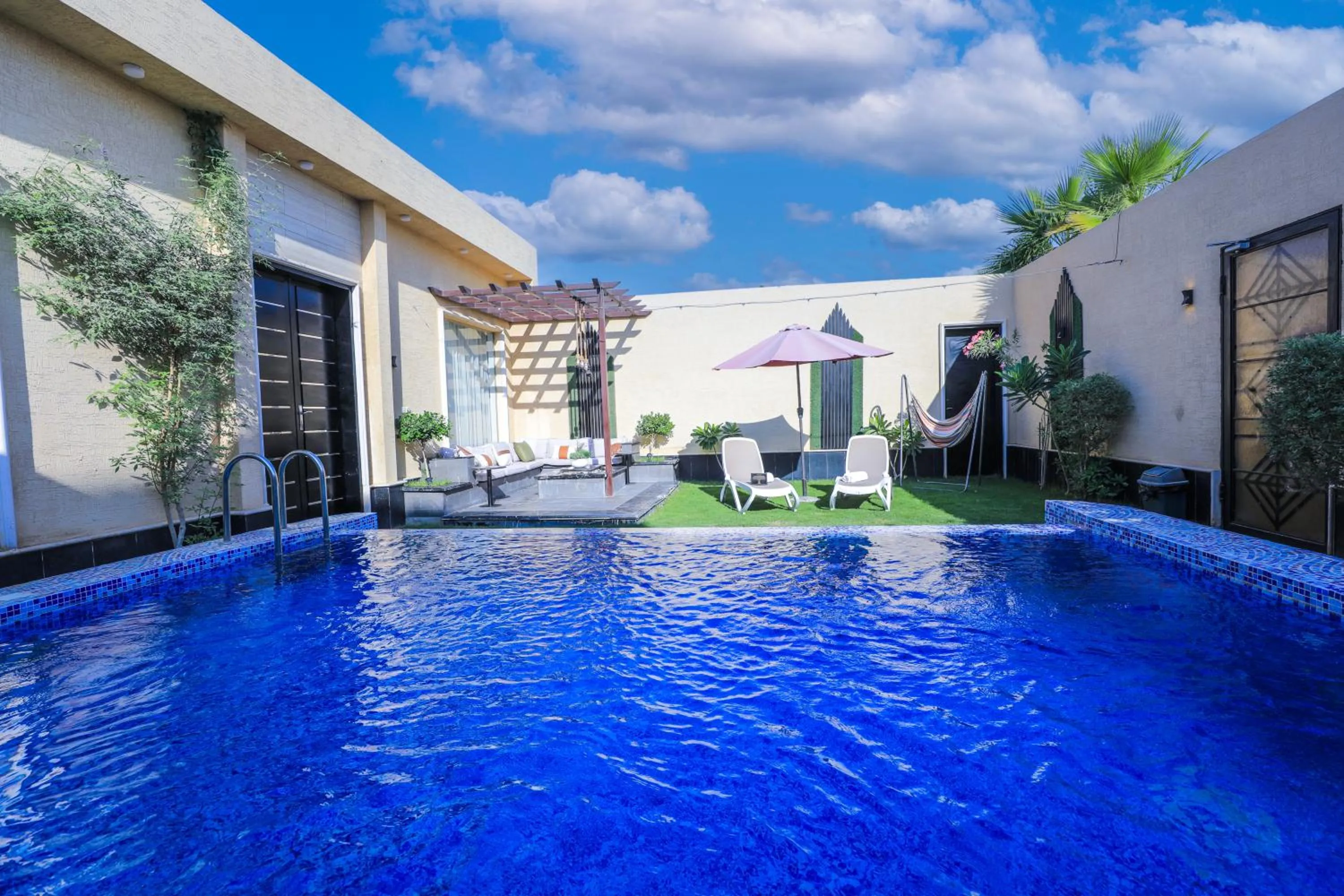 The Corner Hotel Resorts - Riyadh