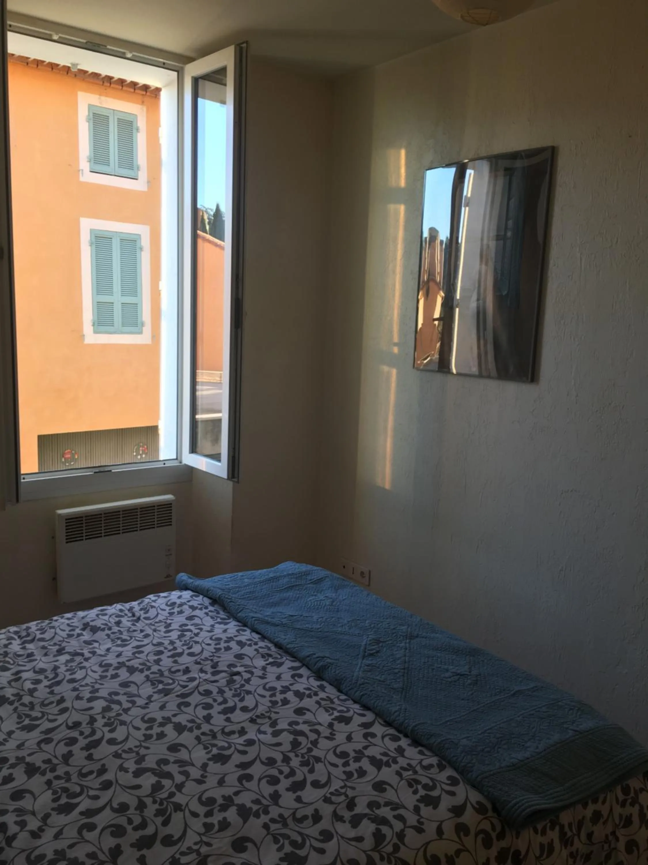 Bed in Coeur de village