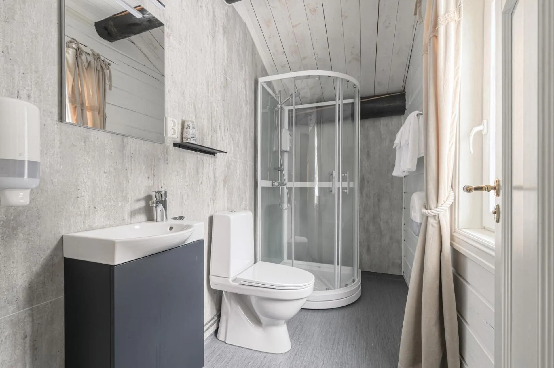 Shower in Namsentunet