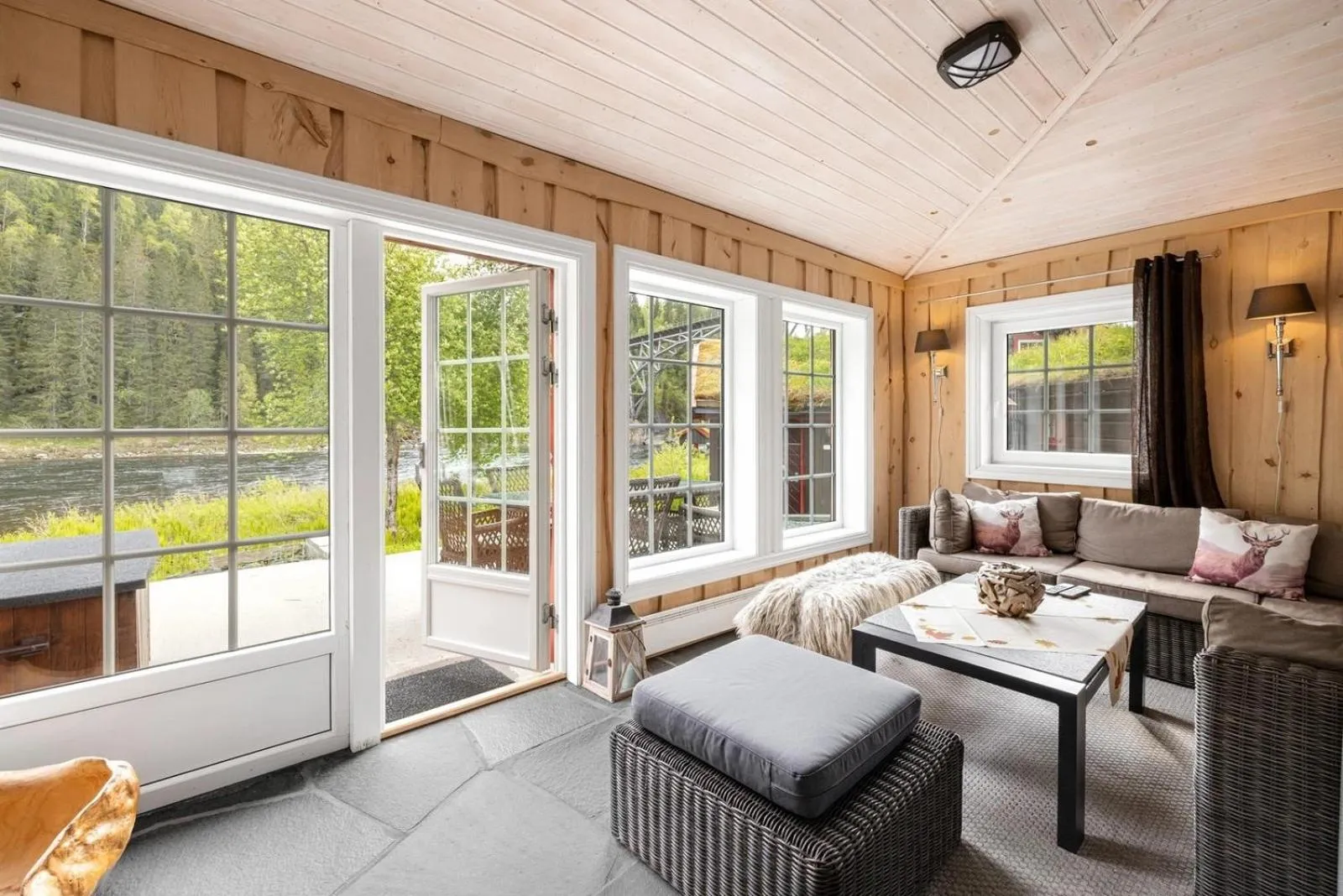 Communal lounge/ TV room in Namsentunet