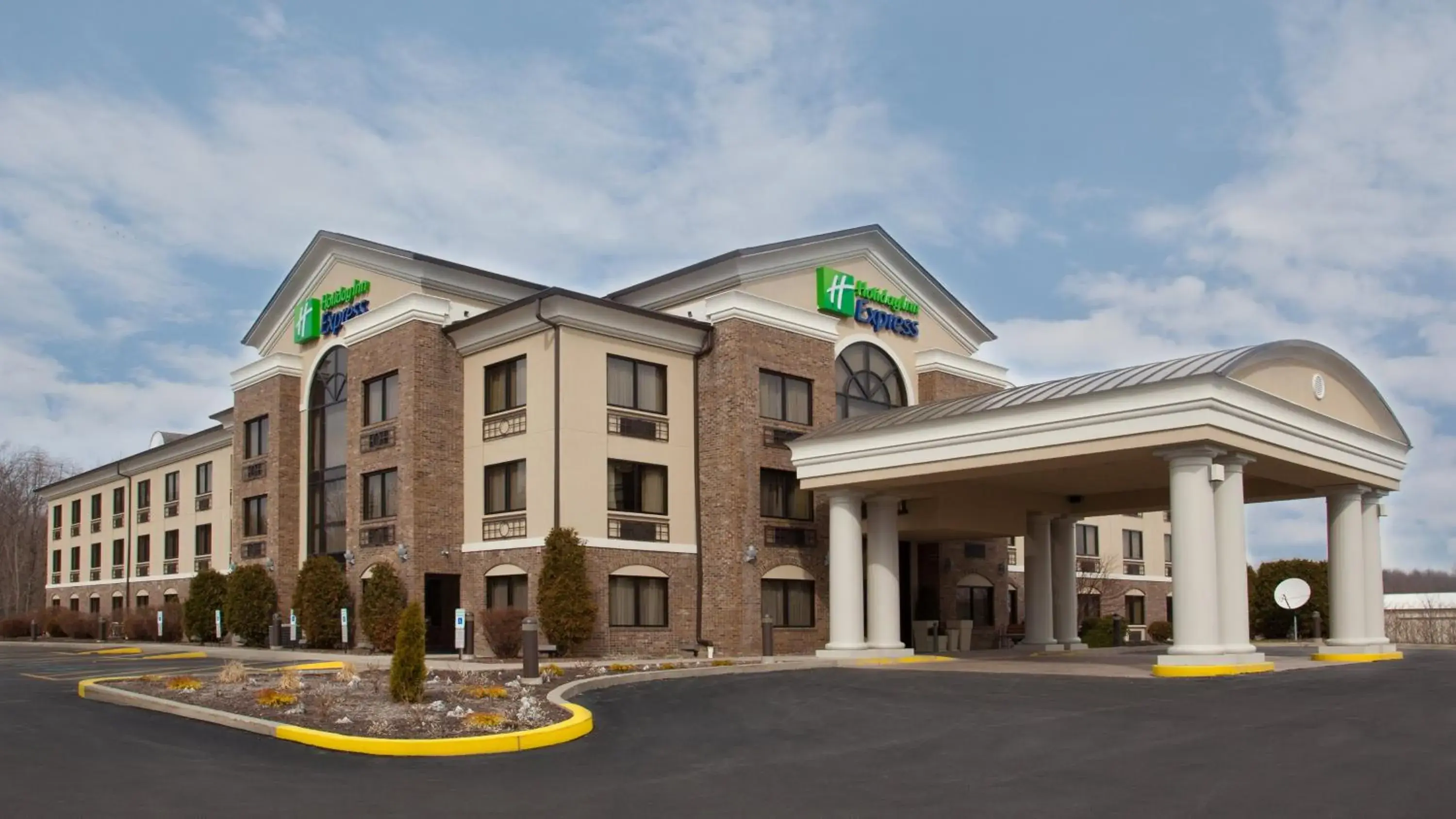 Property building in Holiday Inn Express Grove City - Premium Outlet Mall by IHG Property building in Holiday Inn Express Grove City - Premium Outlet Mall by IHG