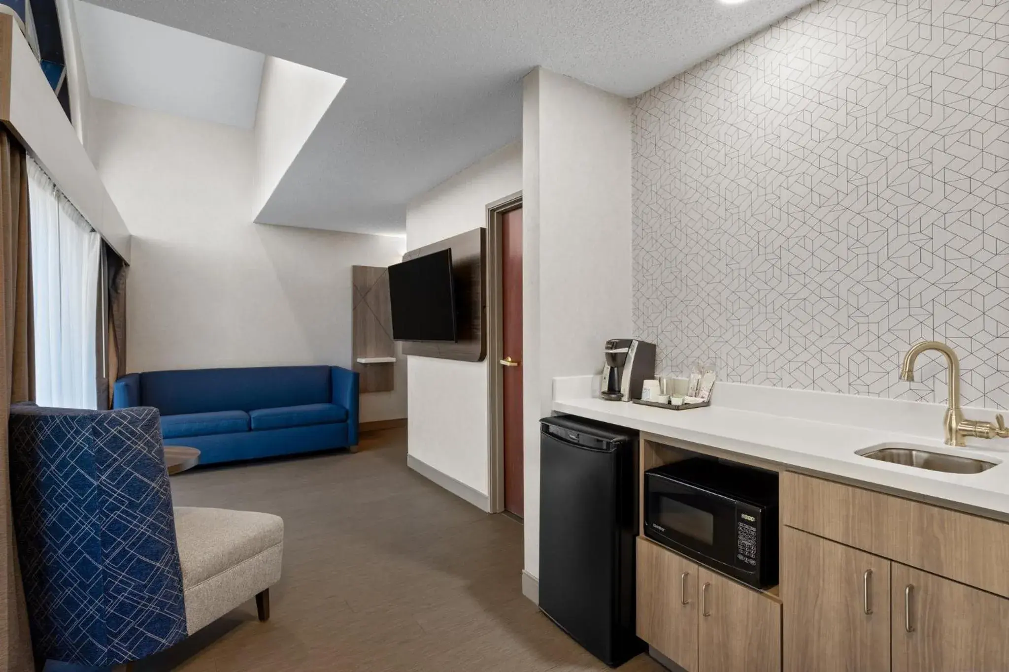 Executive King Suite in Holiday Inn Express Grove City - Premium Outlet Mall by IHG Executive King Suite in Holiday Inn Express Grove City - Premium Outlet Mall by IHG