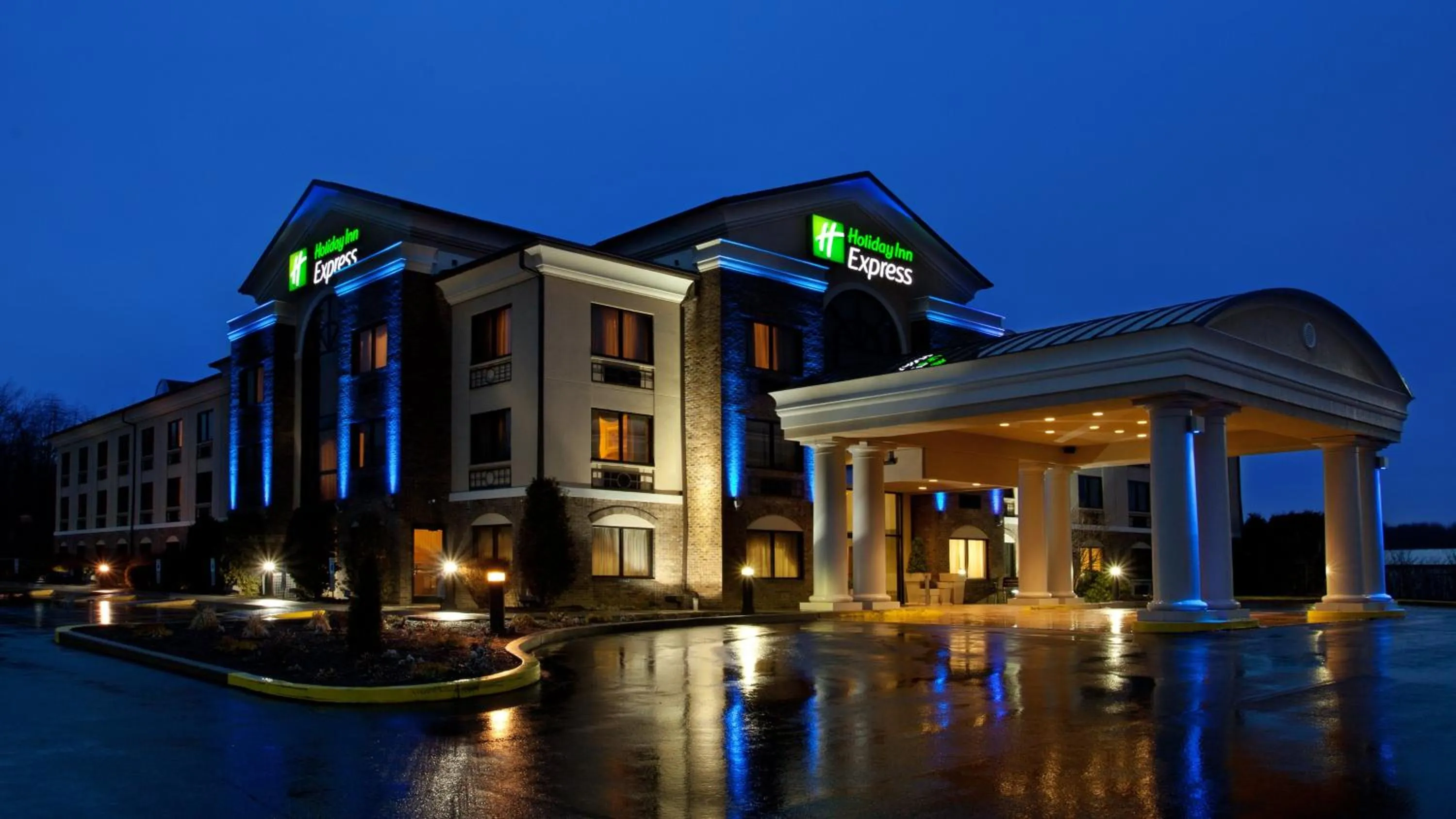 Property building in Holiday Inn Express Grove City - Premium Outlet Mall by IHG