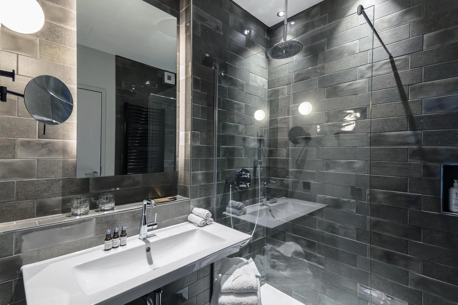 Bathroom in SOLLER Business Hotel - Munich Airport MUC