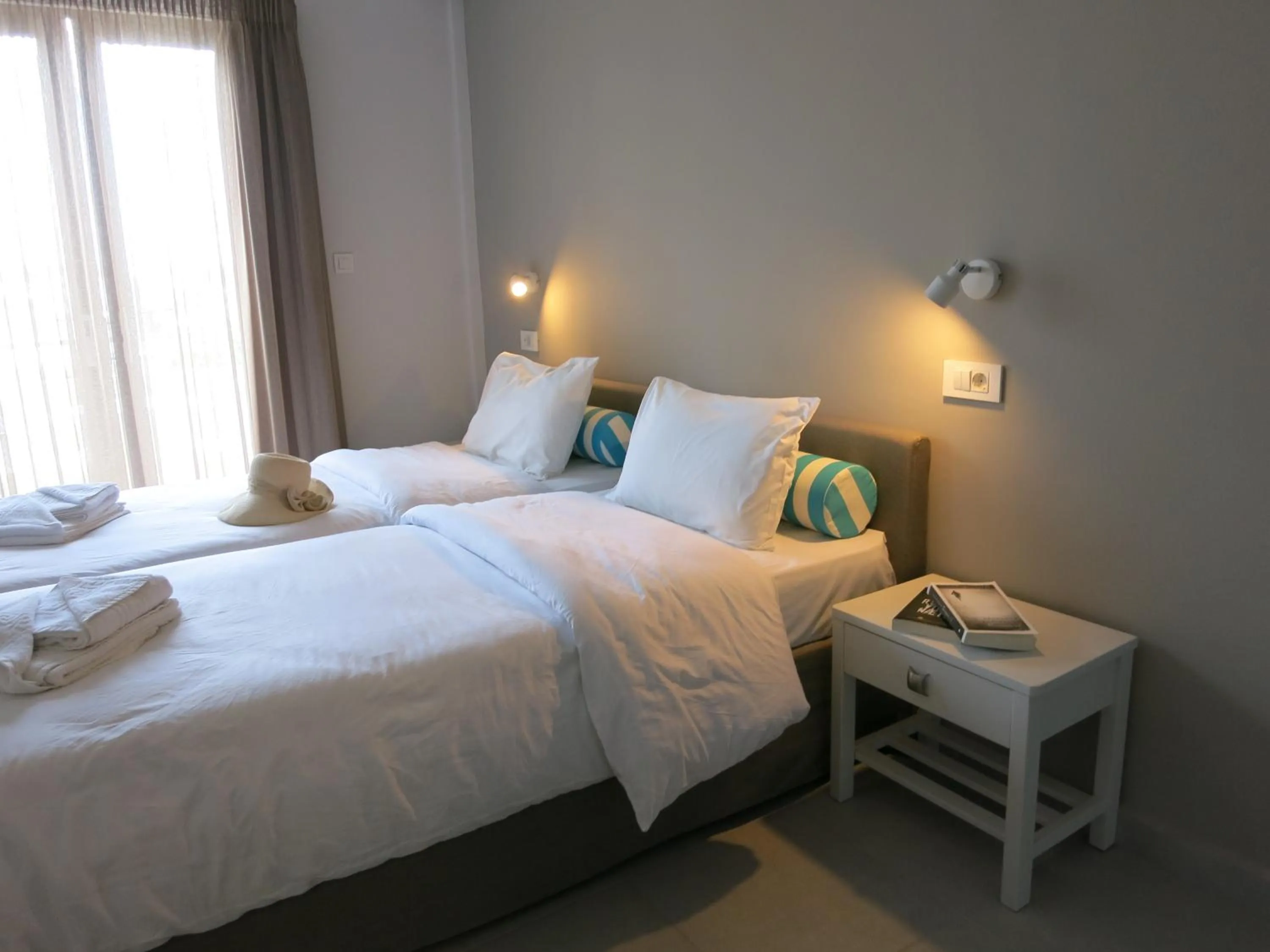 Day, Bed in Amaryllis