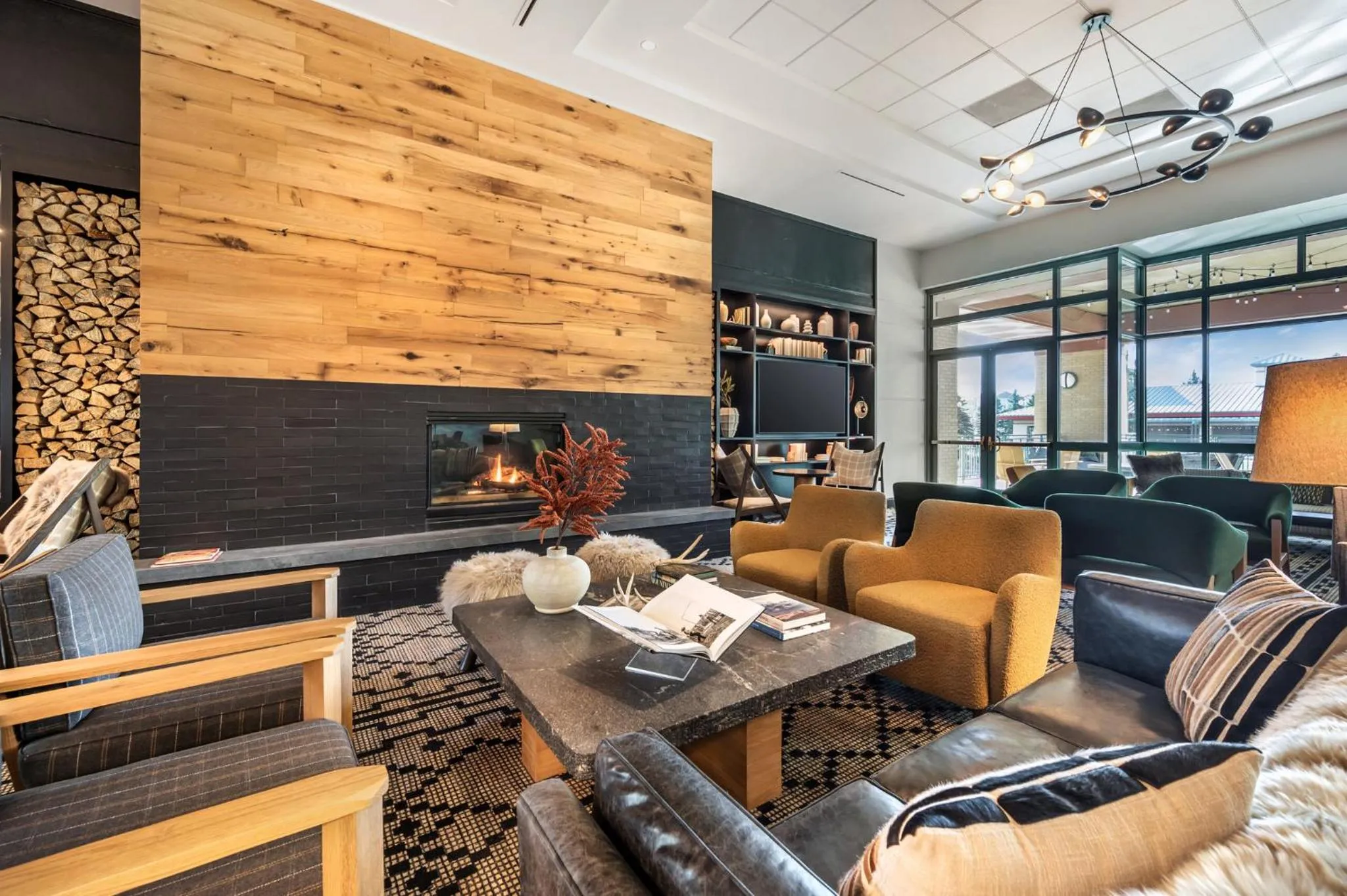 Lobby or reception in Omni Interlocken Hotel