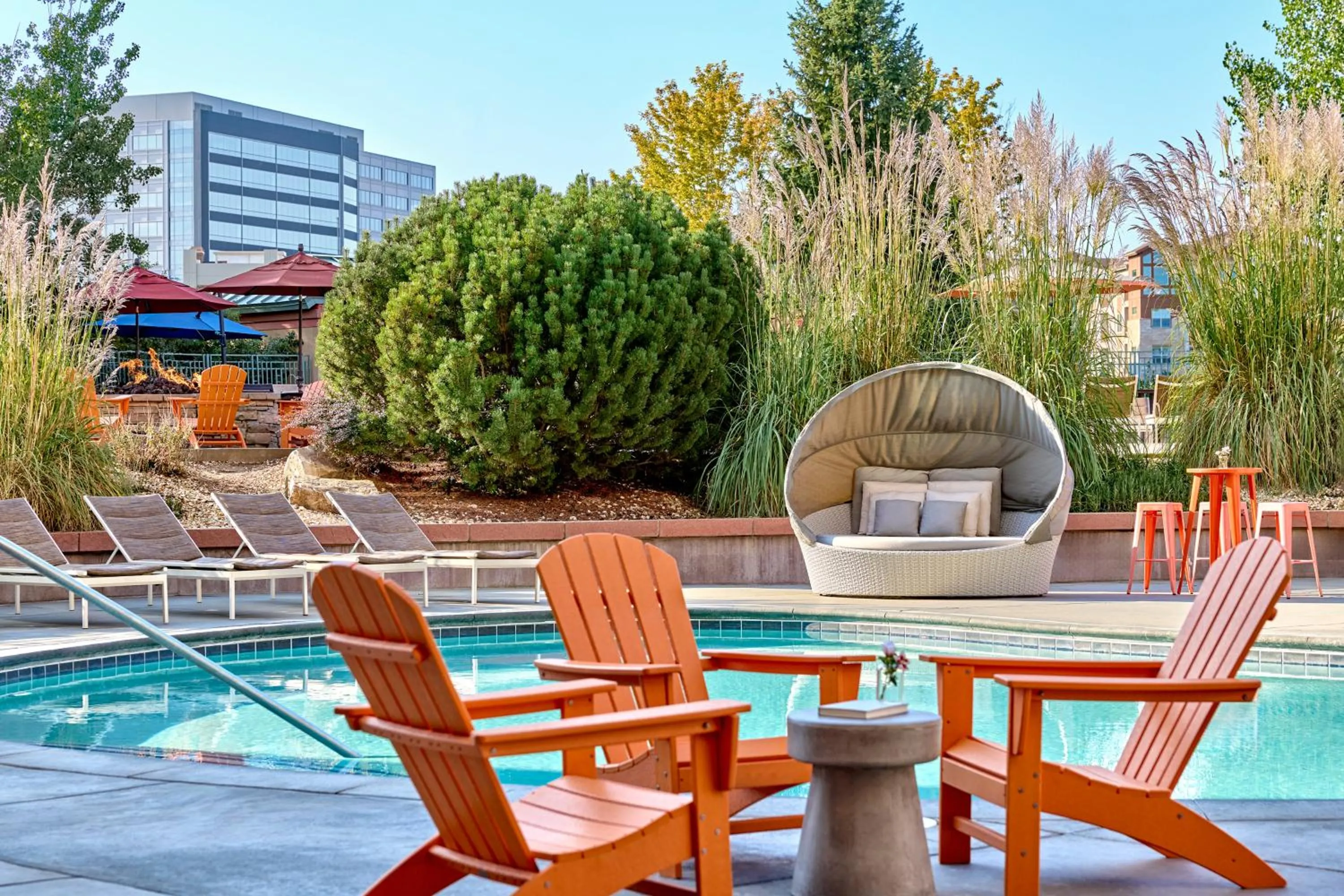 Swimming pool in Omni Interlocken Hotel