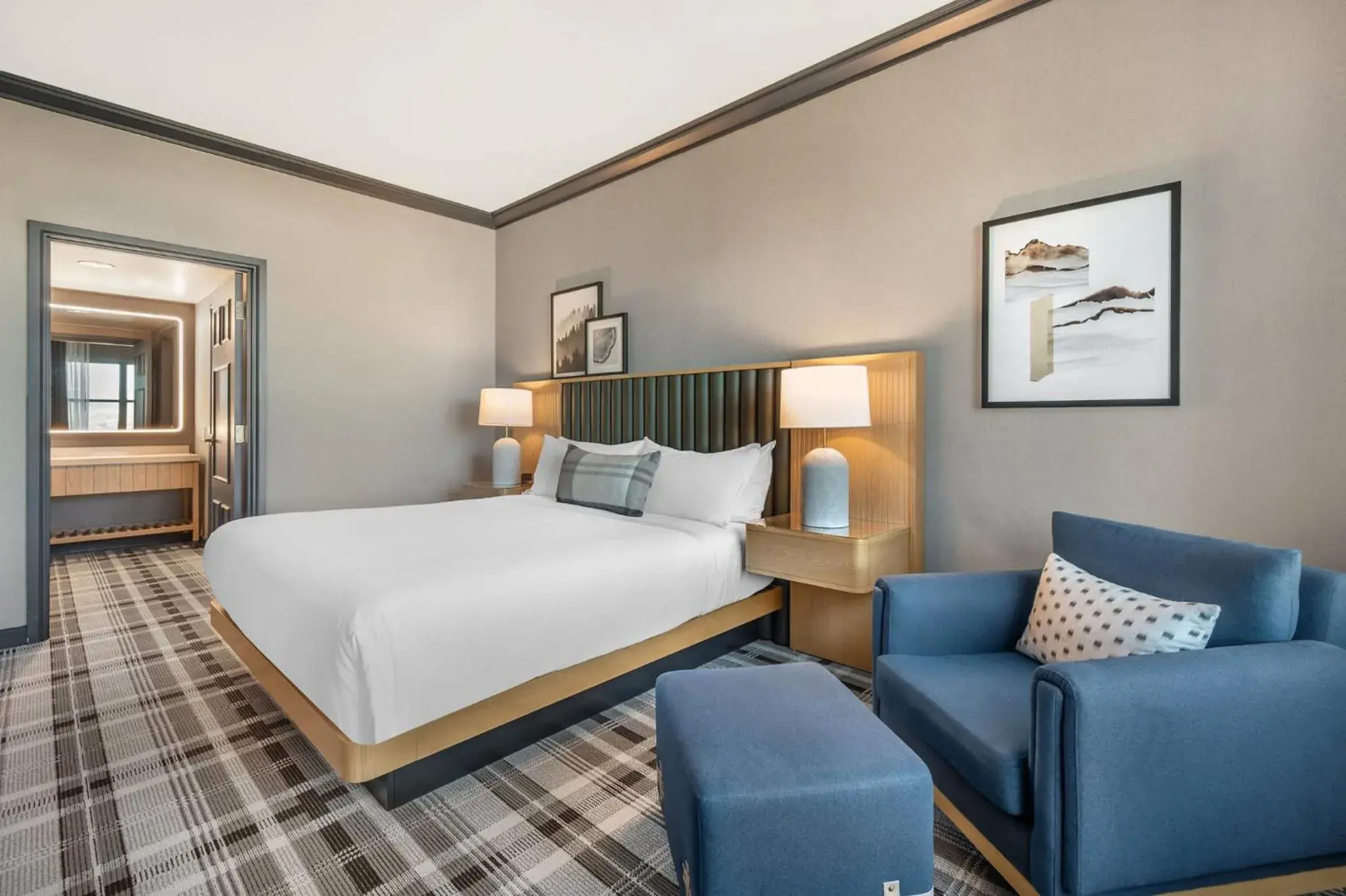 Photo of the whole room, Bed in Omni Interlocken Hotel Photo of the whole room, Bed in Omni Interlocken Hotel